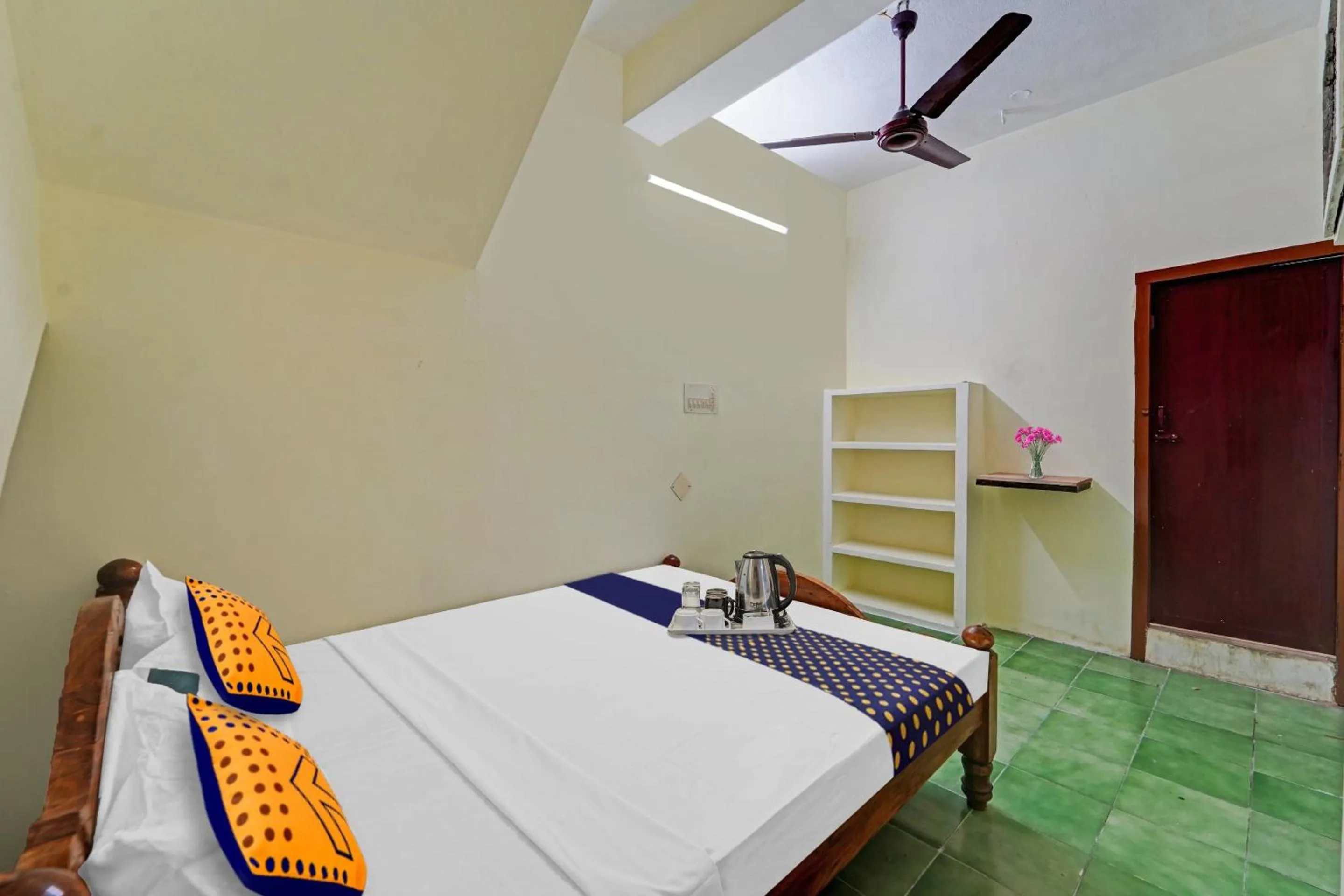 Bedroom in SPOT ON Sri Sakthi Guest House