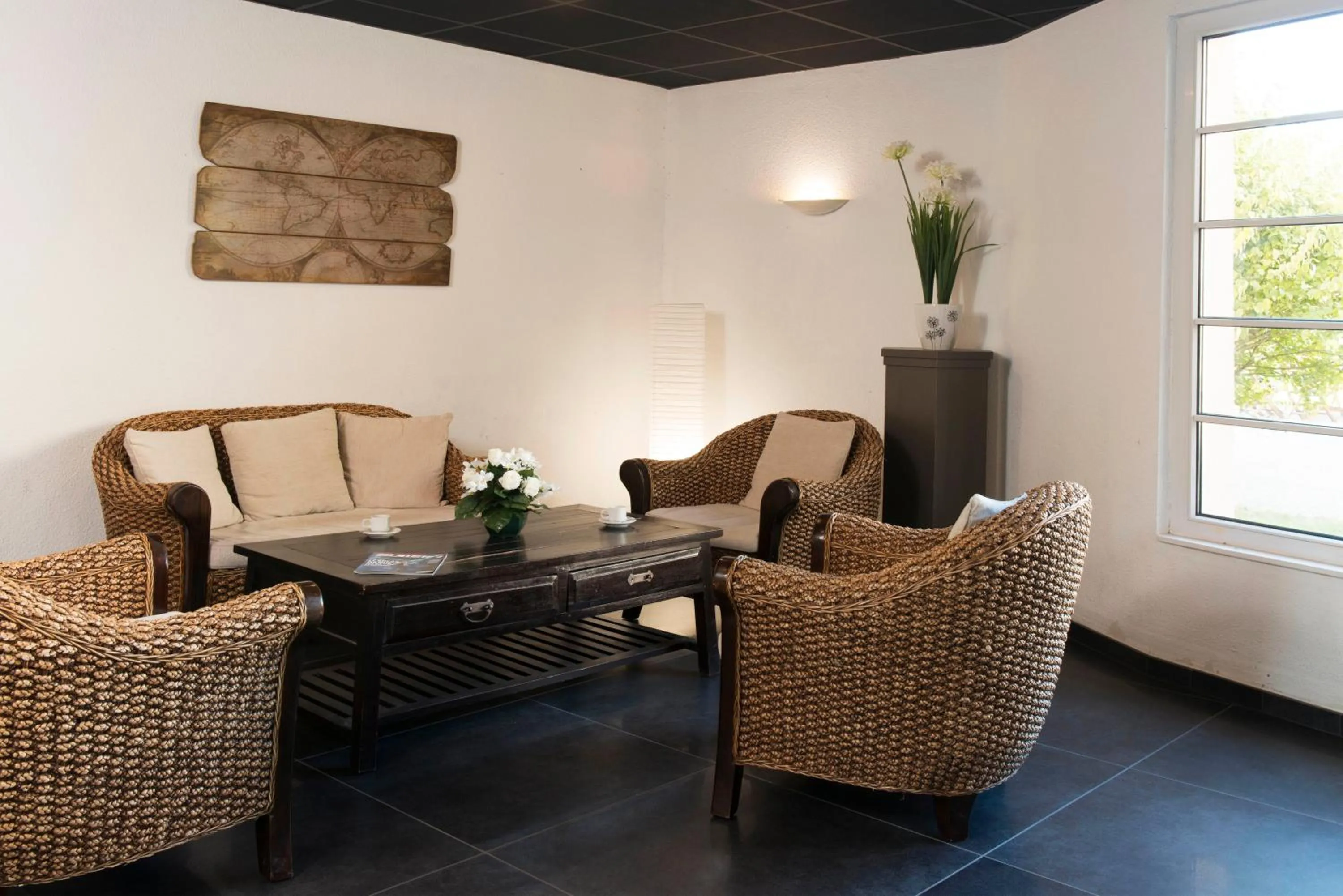 Communal lounge/ TV room in Espace Leonard De Vinci