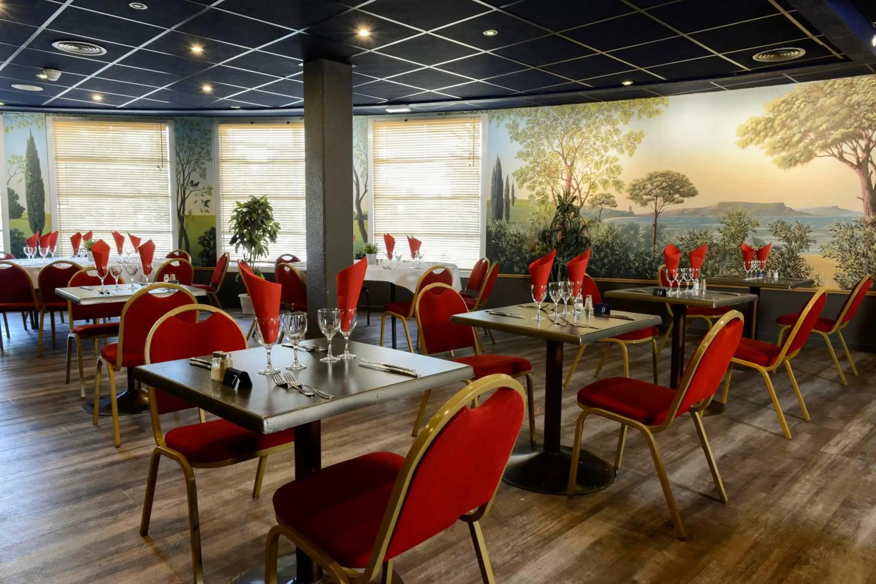 Restaurant/places to eat in Espace Leonard De Vinci Restaurant/places to eat in Espace Leonard De Vinci