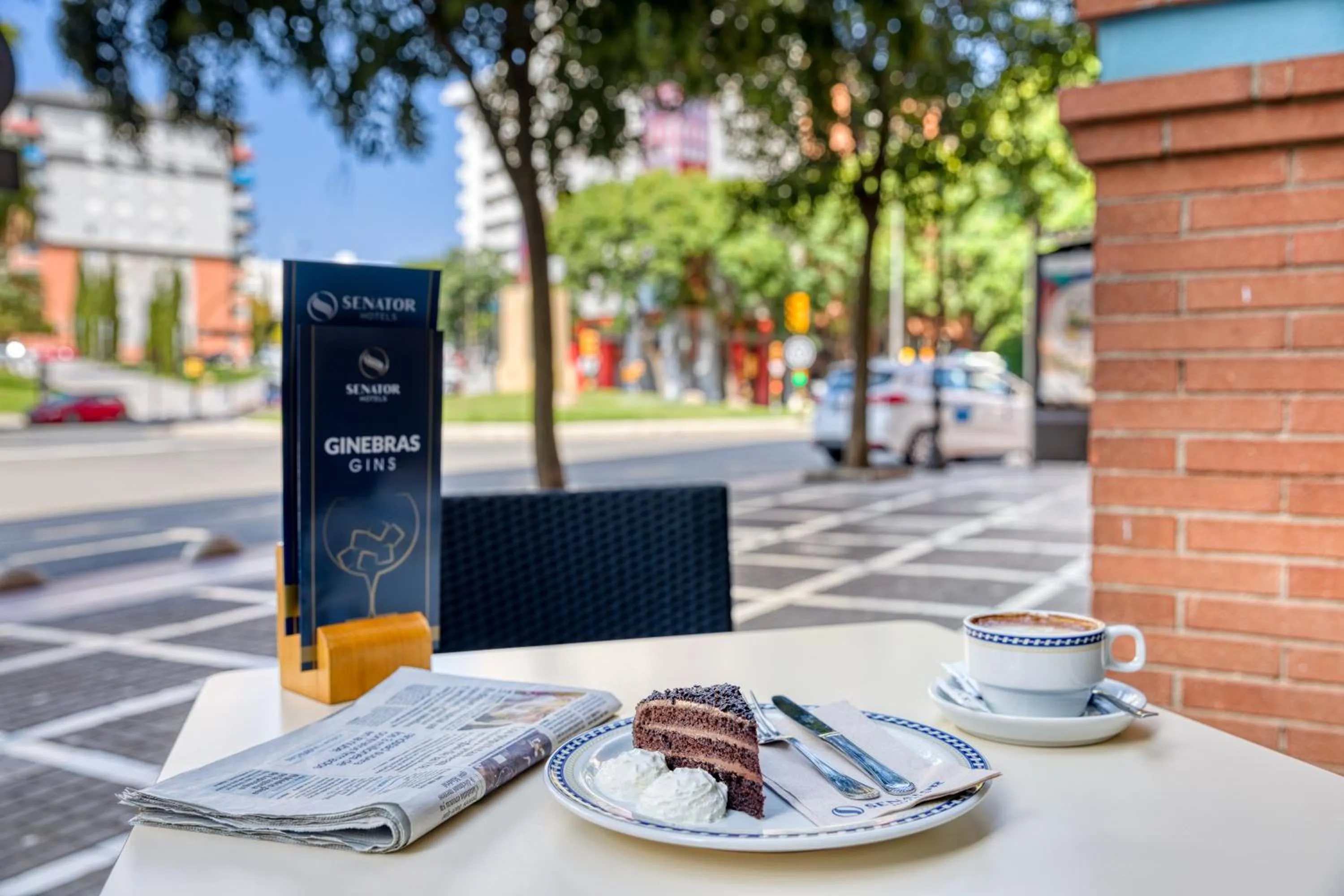 Food and drinks in Senator Huelva