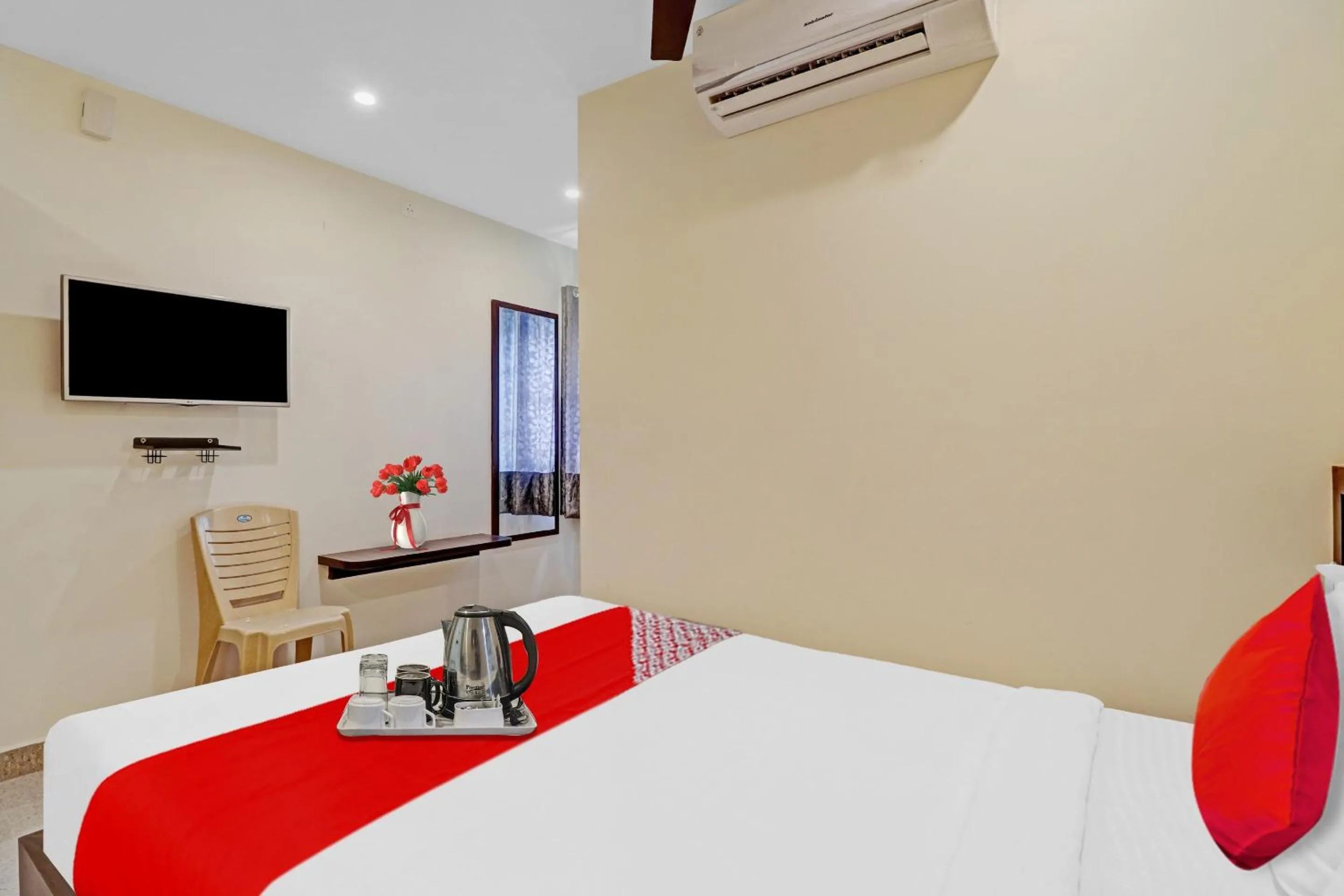 Bedroom in Hotel O GN Nelli Suites