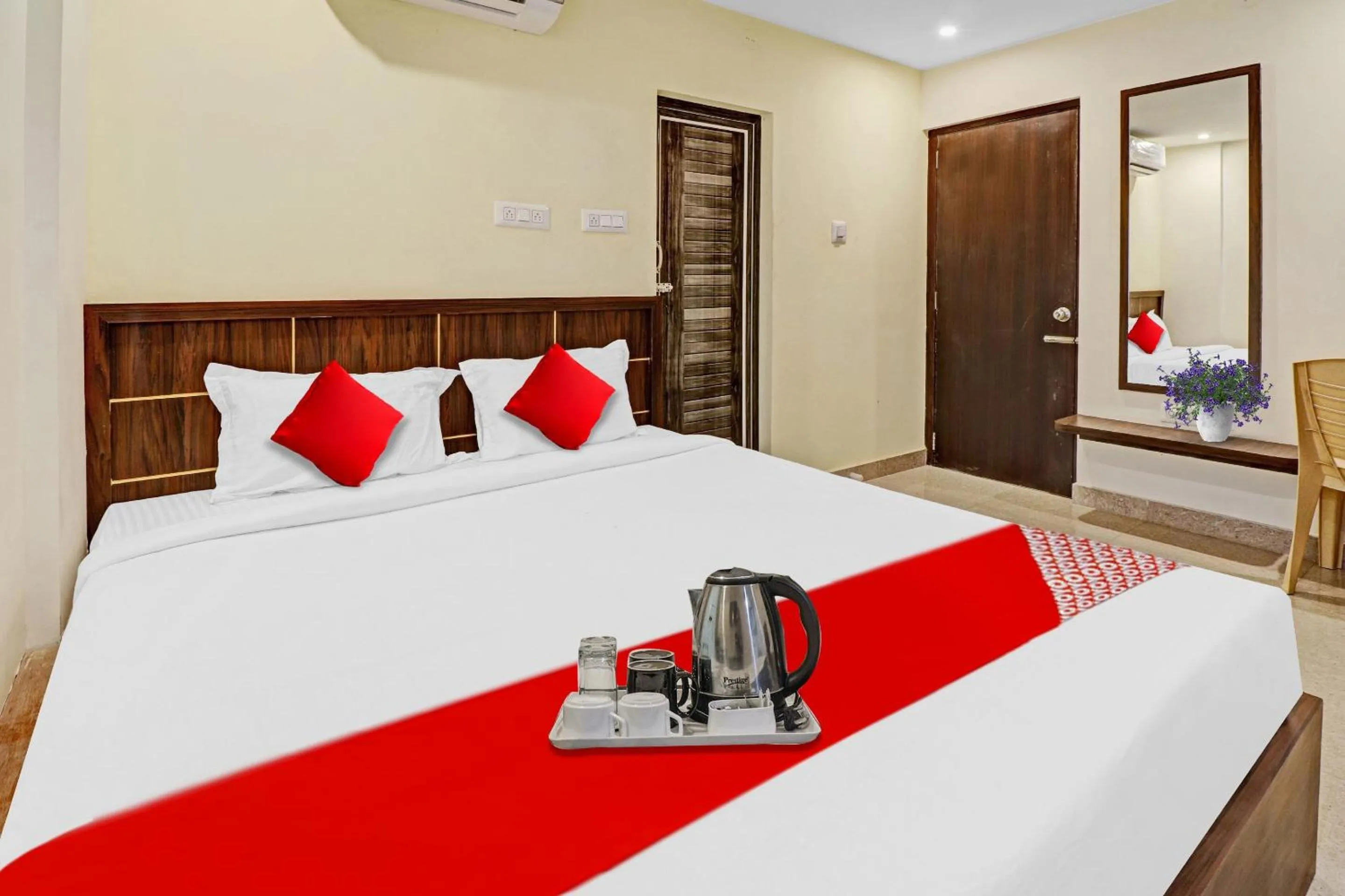 Lobby or reception, Bed in Hotel O GN Nelli Suites