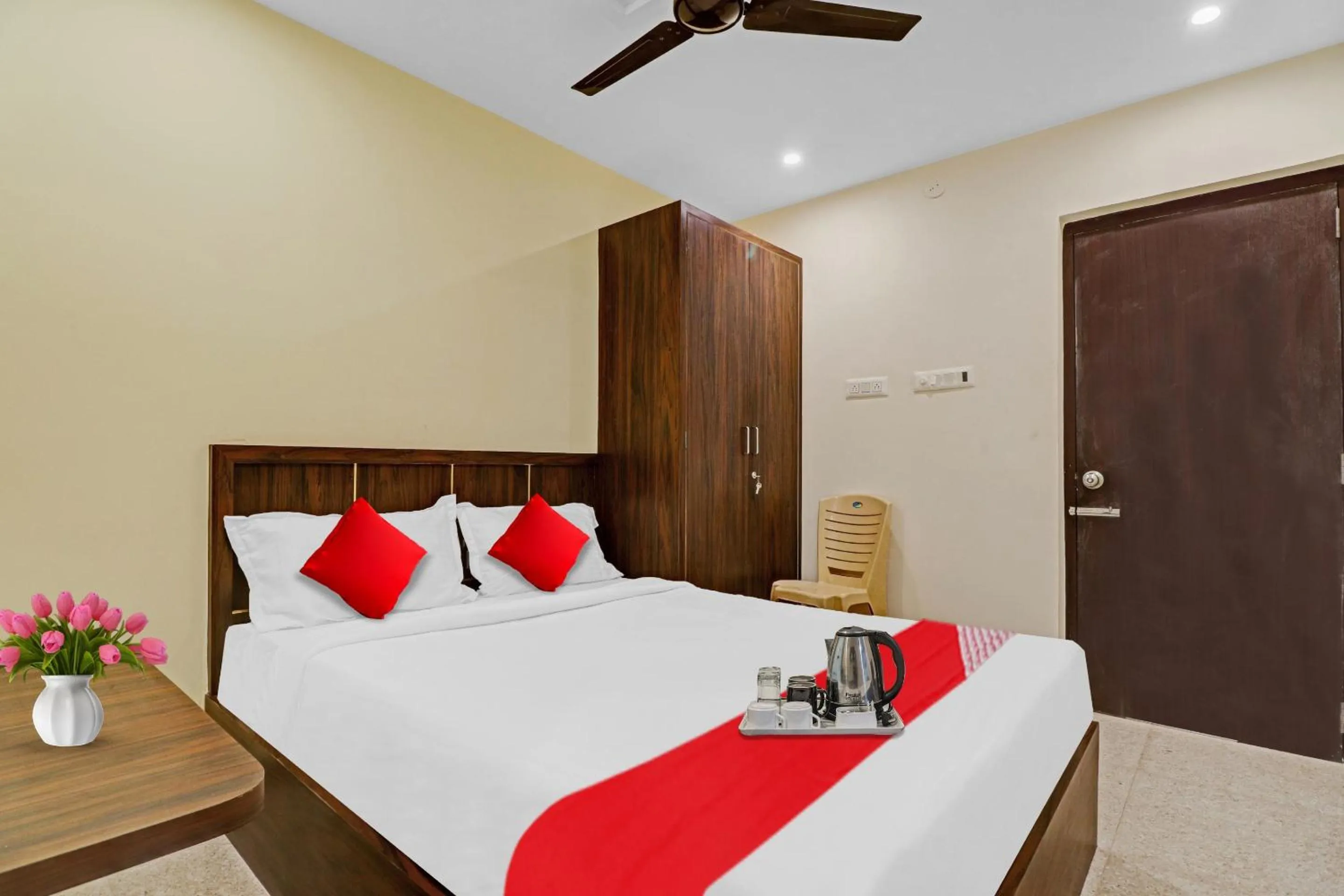 Bedroom in Hotel O GN Nelli Suites