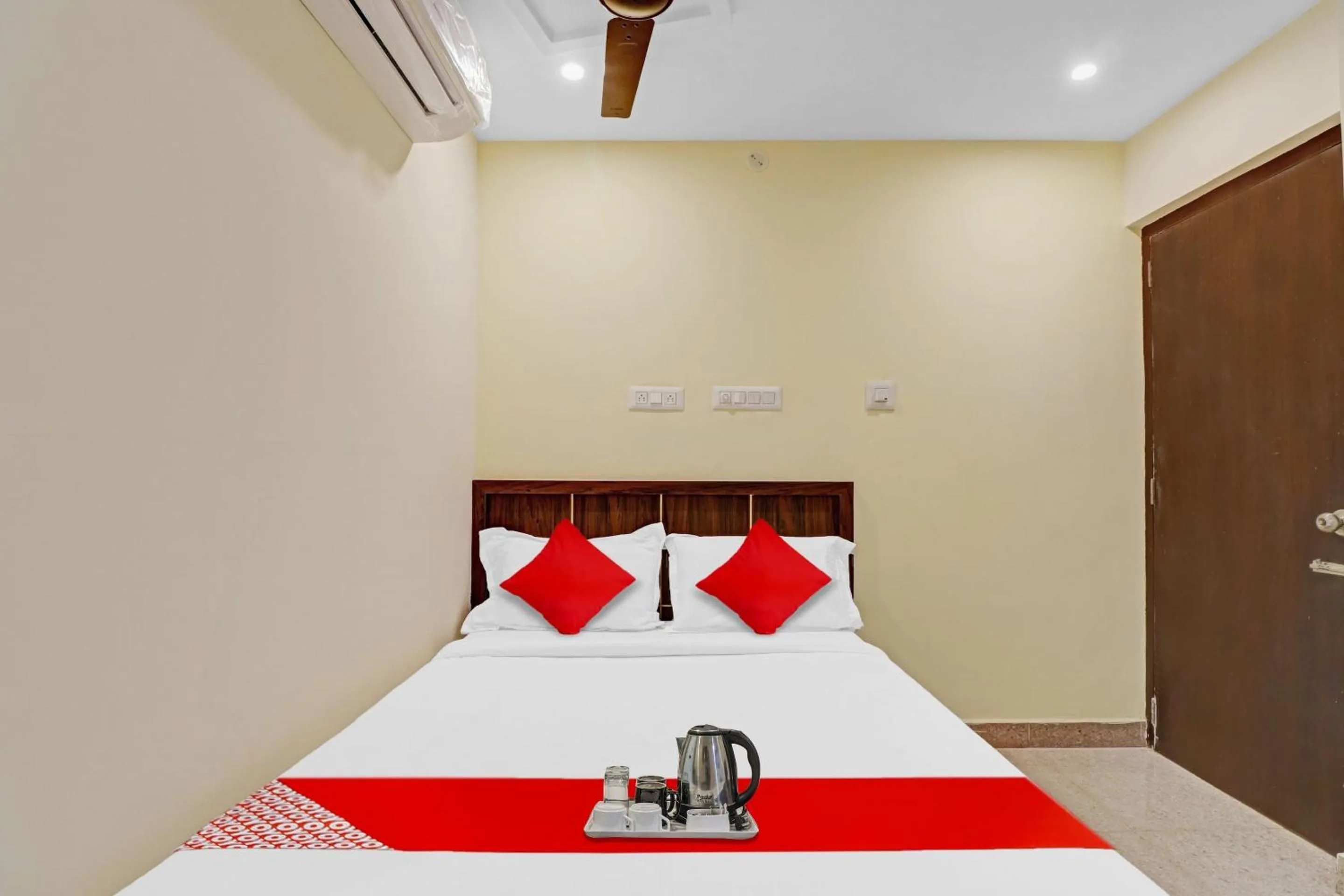 Bedroom in Hotel O GN Nelli Suites