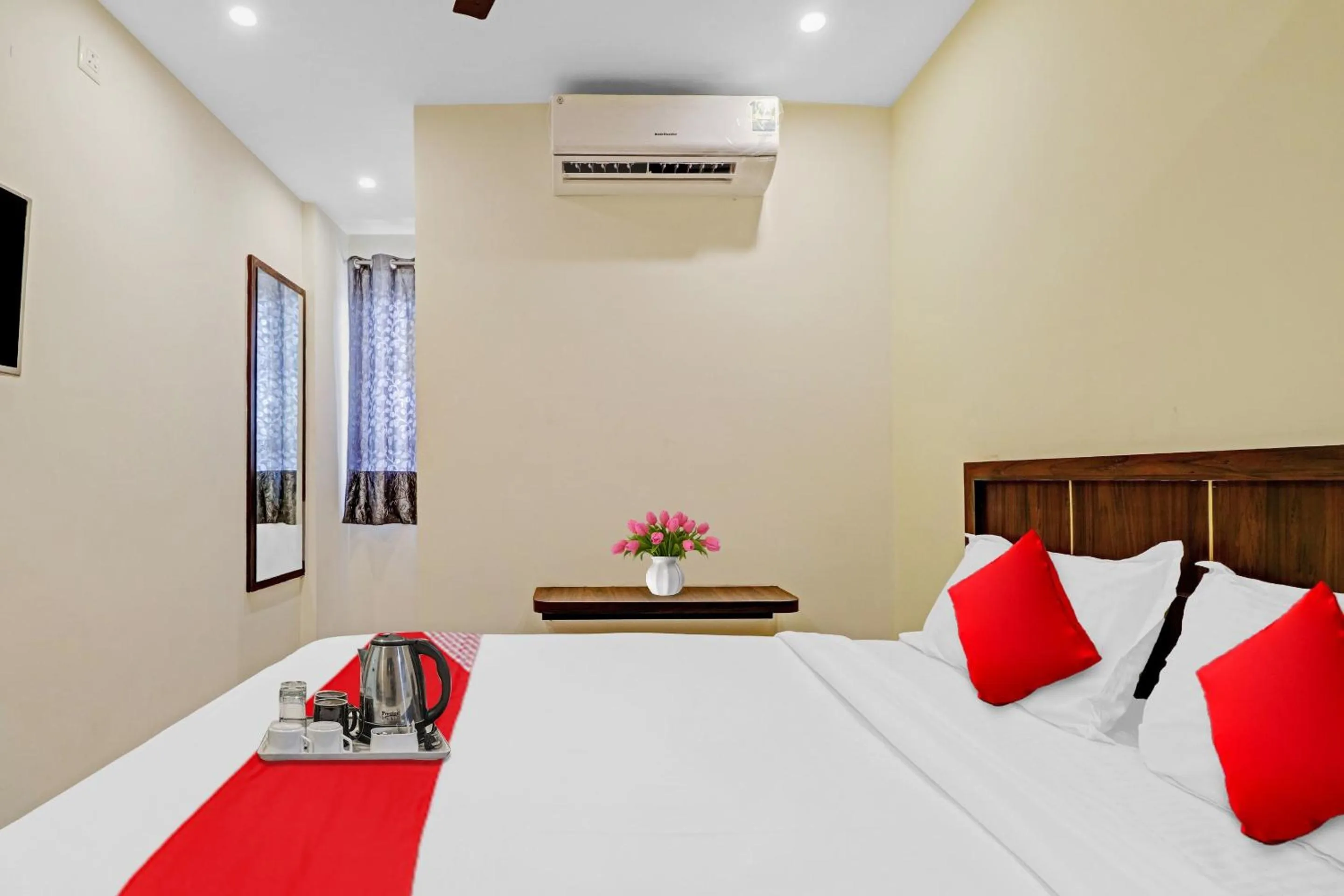 Bedroom in Hotel O GN Nelli Suites