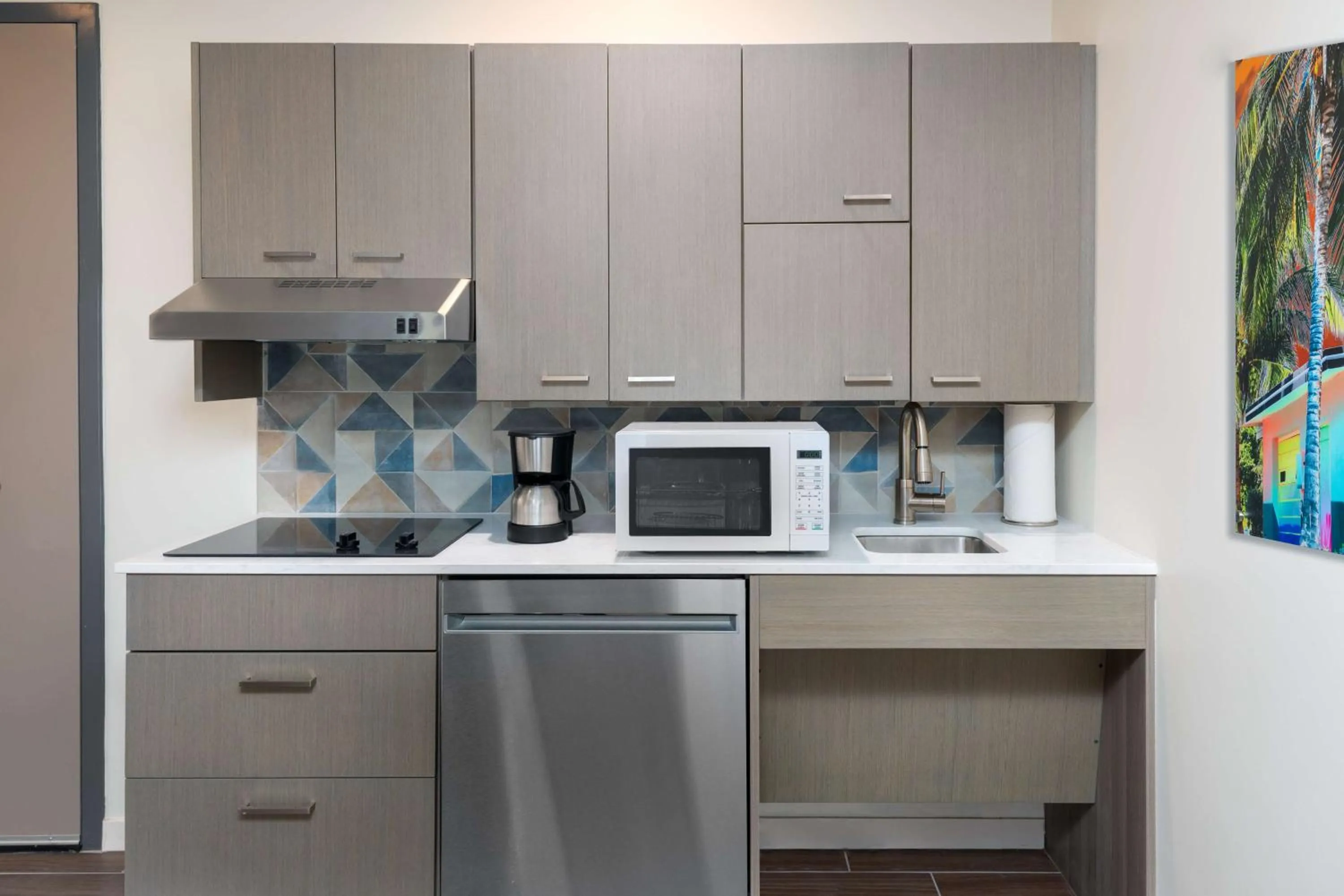 Kitchen or kitchenette in Hyatt House Orlando Airport