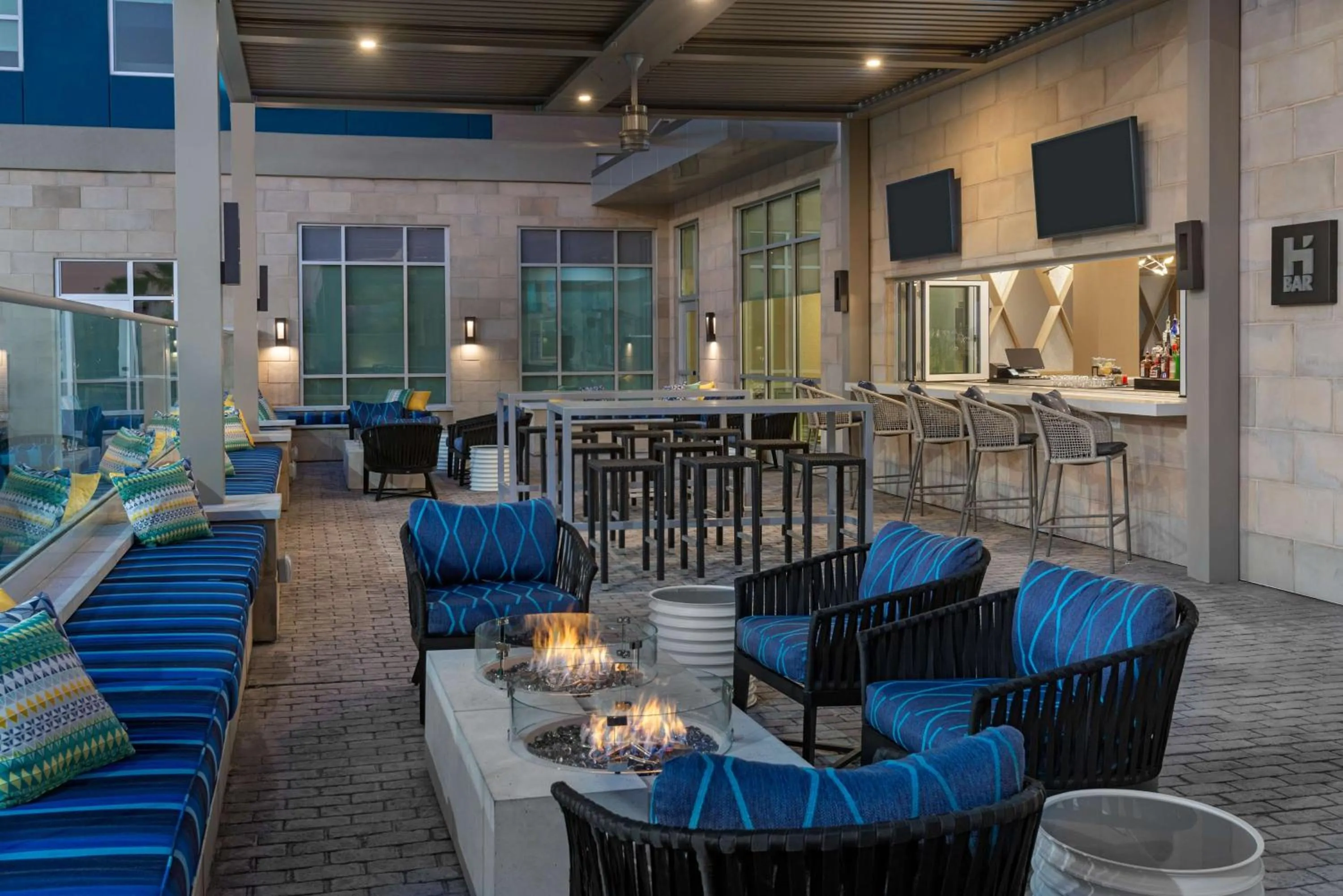 Patio in Hyatt House Orlando Airport