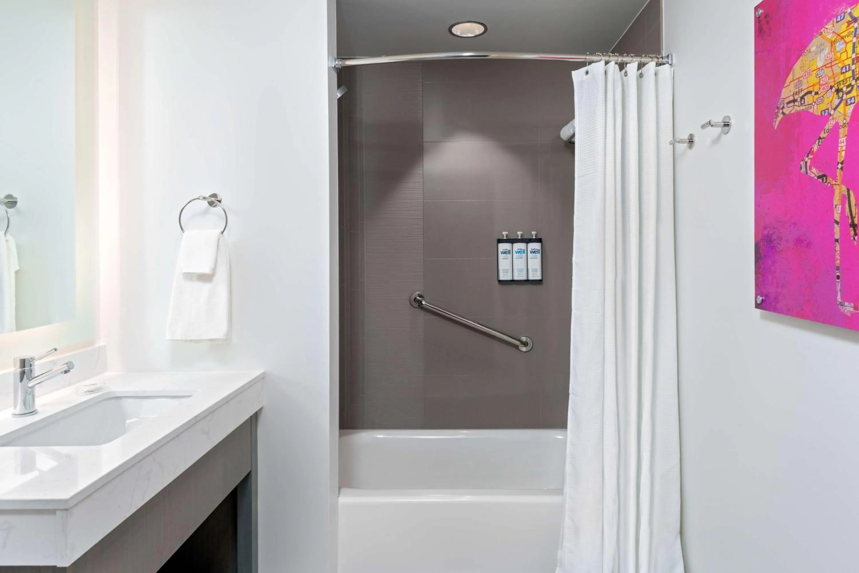 Bathroom in Hyatt House Orlando Airport