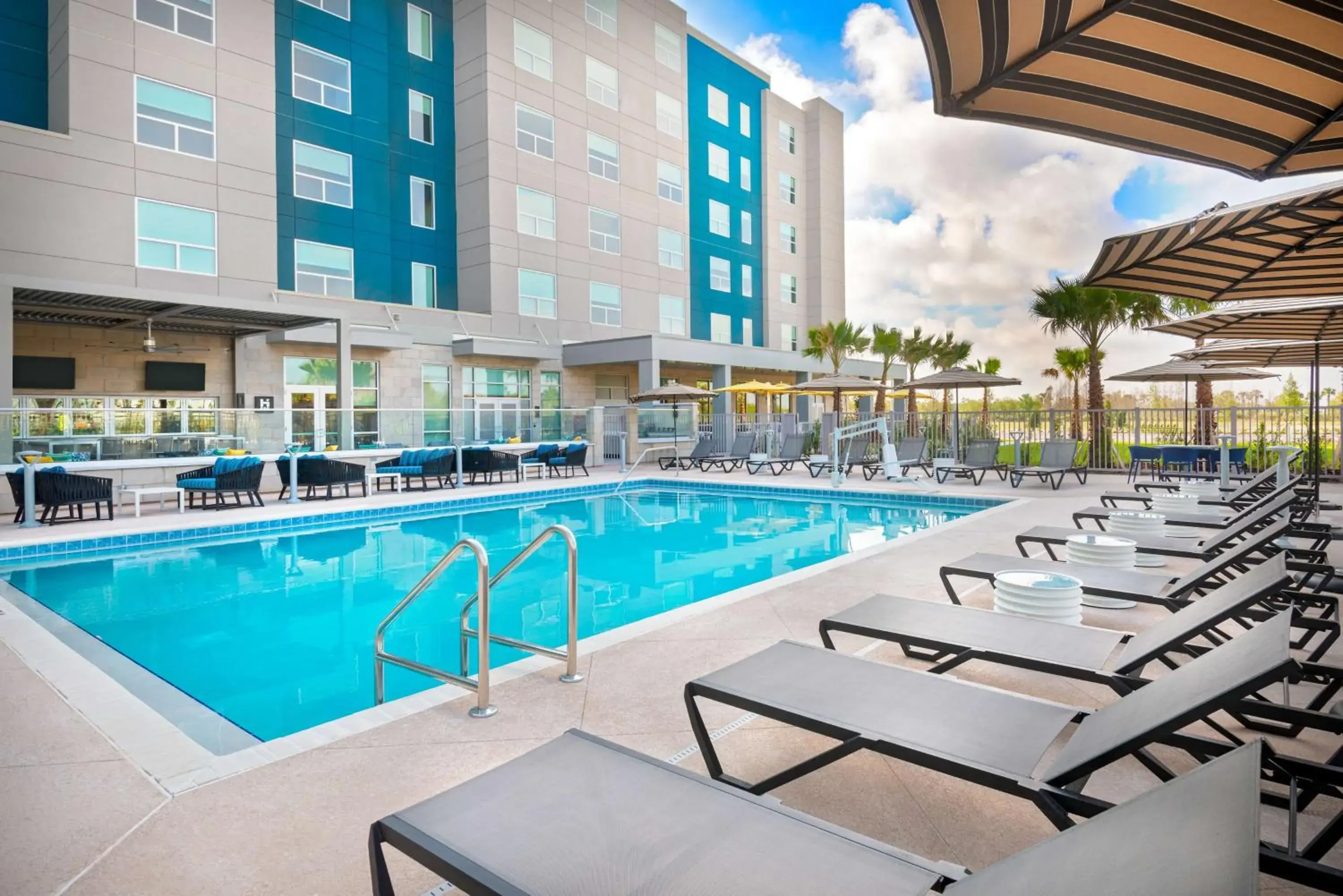 Swimming pool in Hyatt House Orlando Airport Swimming pool in Hyatt House Orlando Airport