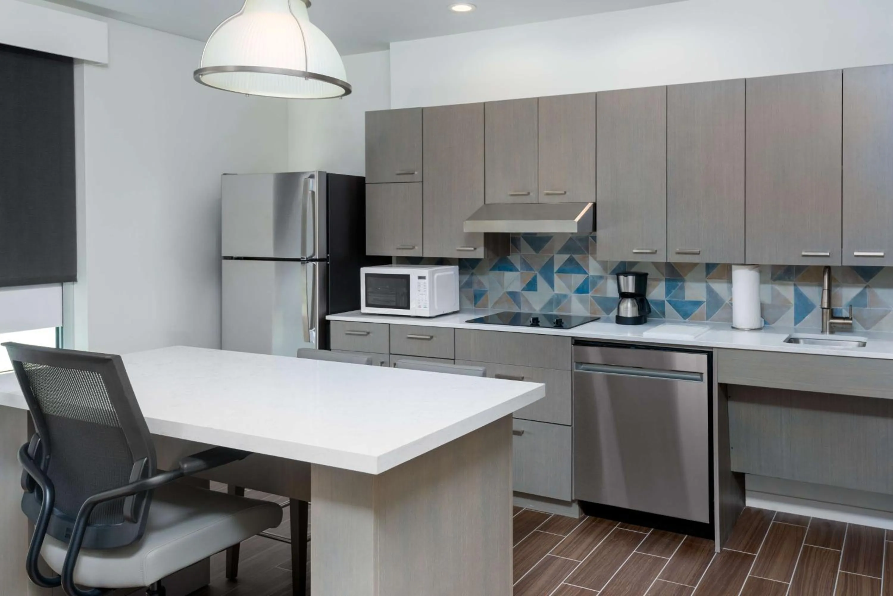Kitchen or kitchenette in Hyatt House Orlando Airport