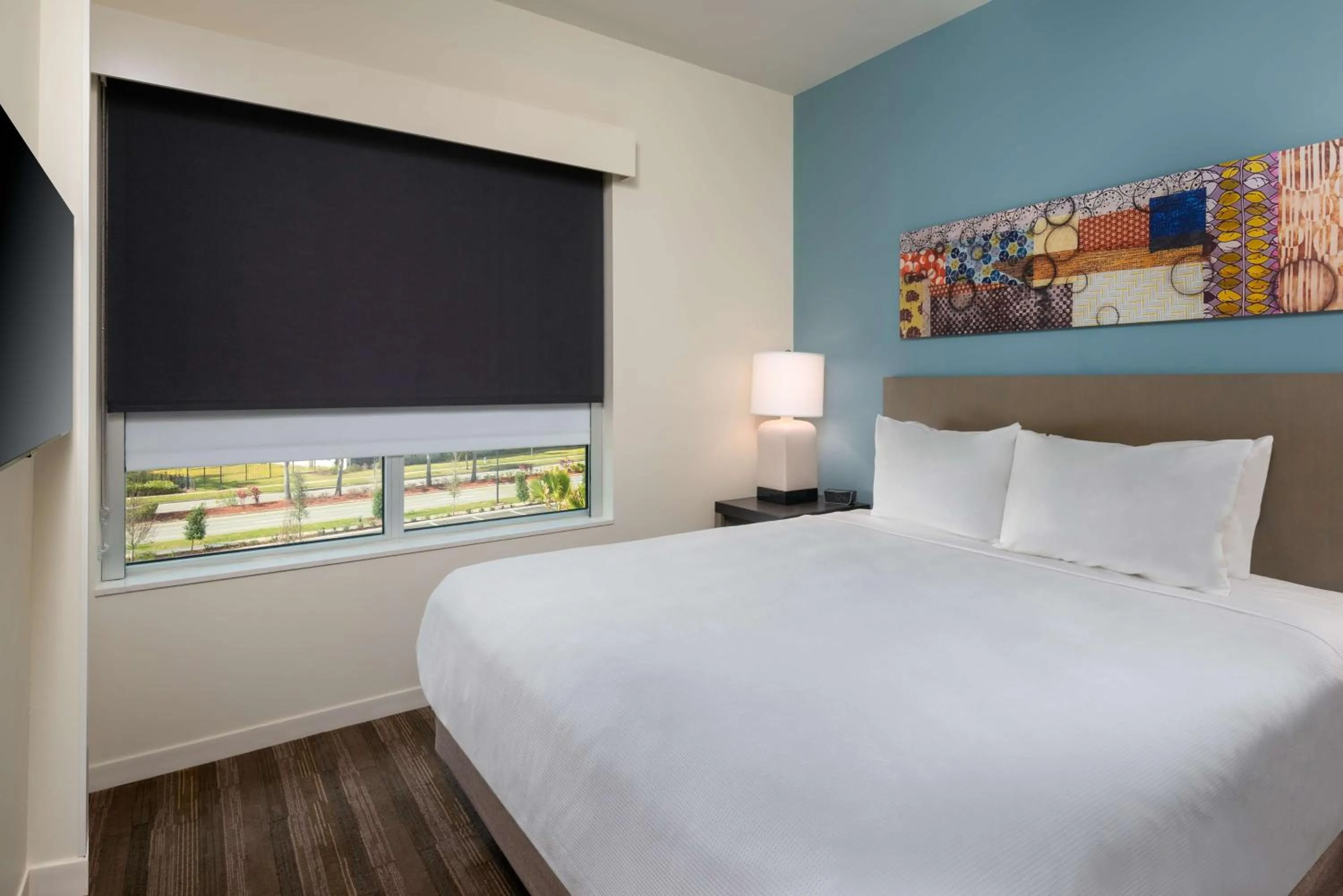 Photo of the whole room, Bed in Hyatt House Orlando Airport