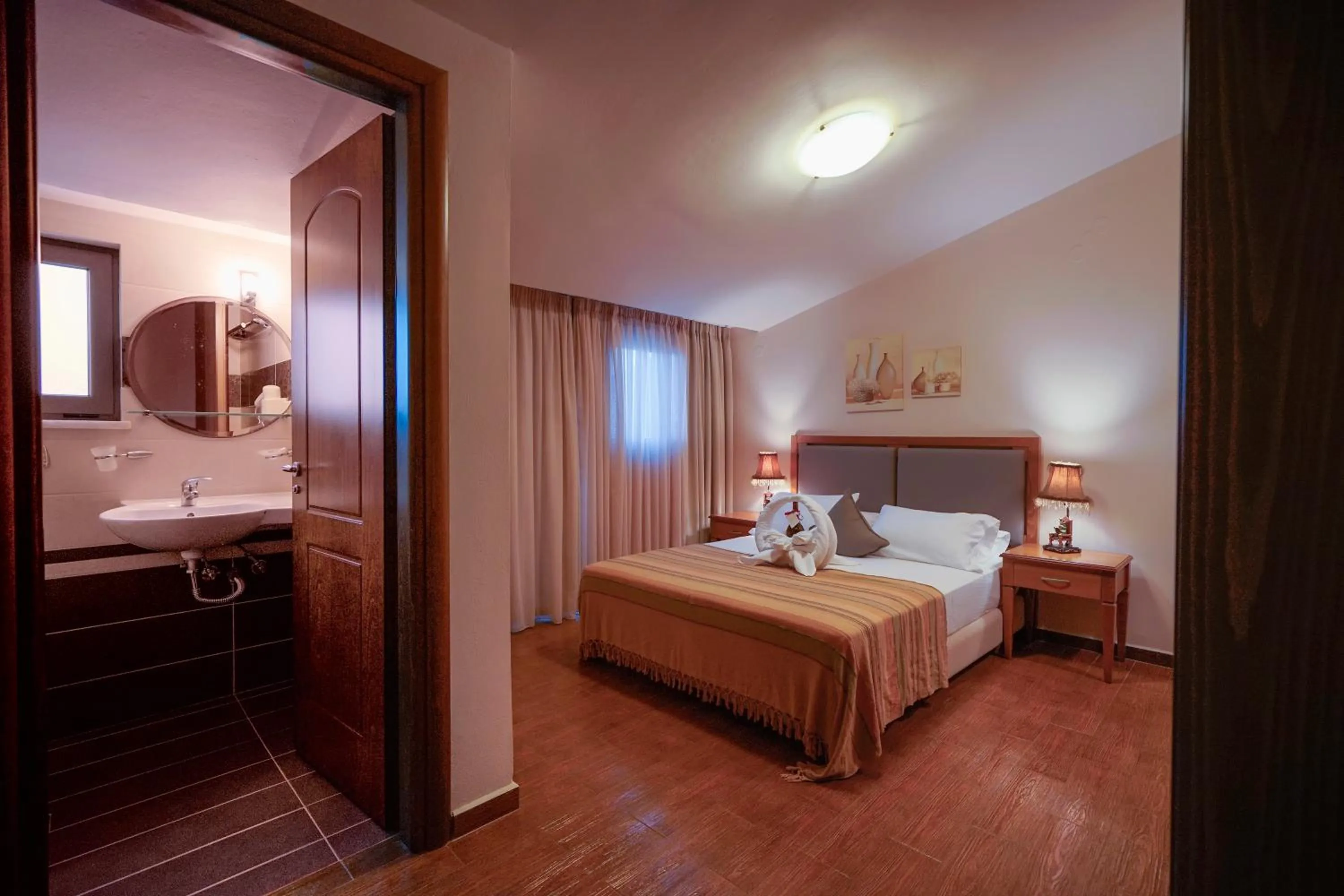 Superior Maisonette with Pool View in Flamingos Hotel Apartments