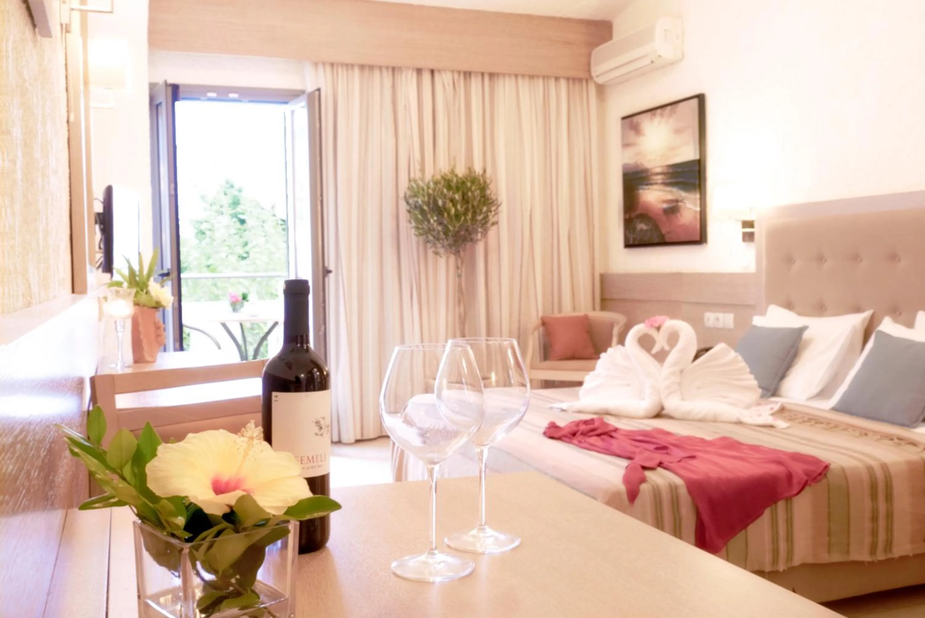 Photo of the whole room, Bed in Flamingos Hotel Apartments