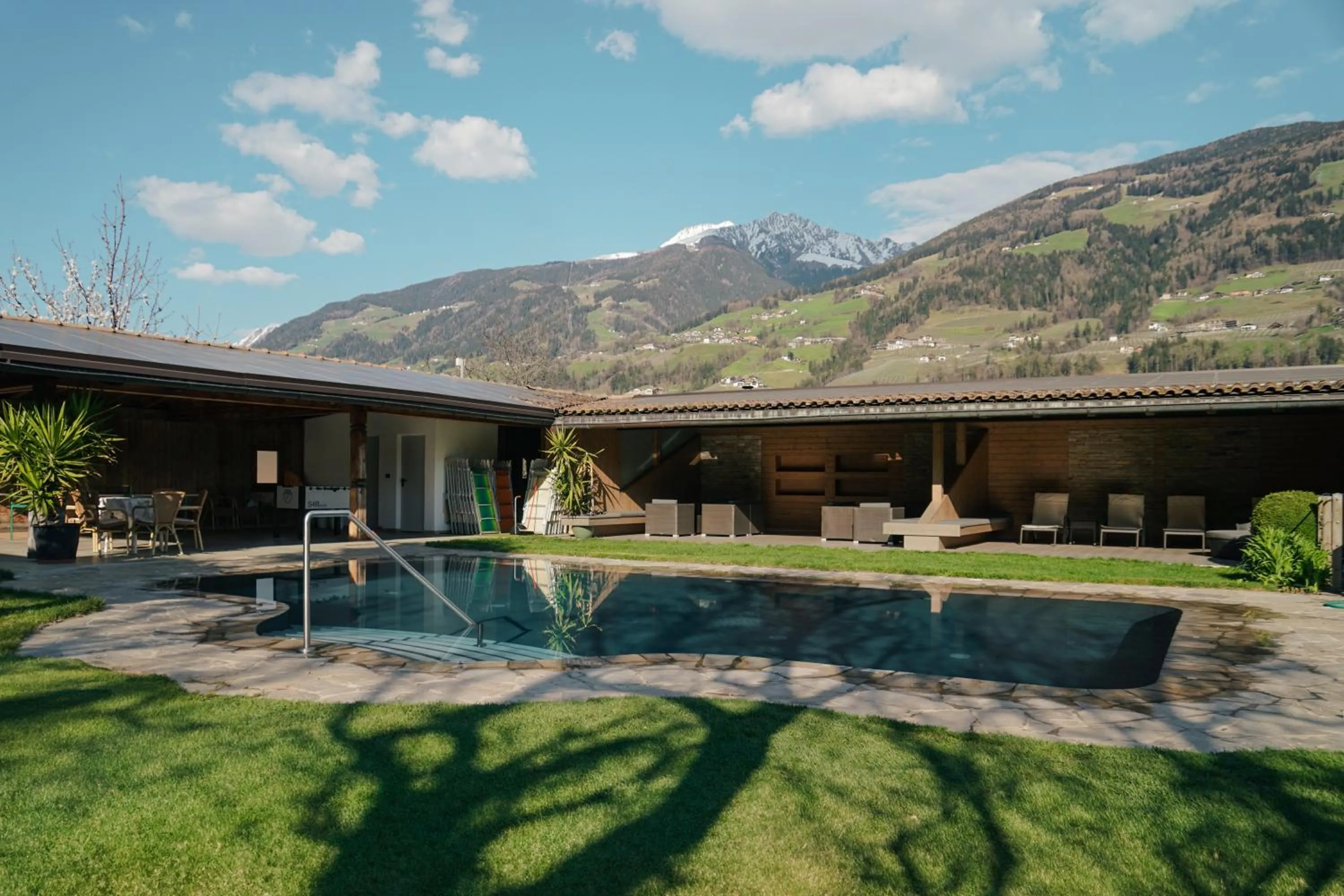 Swimming pool in Oberwirtshof