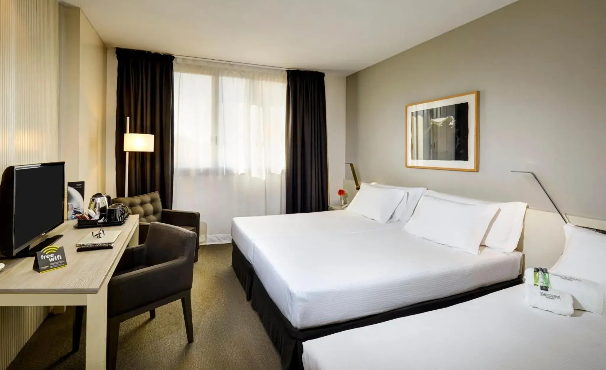 Photo of the whole room, Bed in Sercotel Amister Art Hotel Barcelona Photo of the whole room, Bed in Sercotel Amister Art Hotel Barcelona