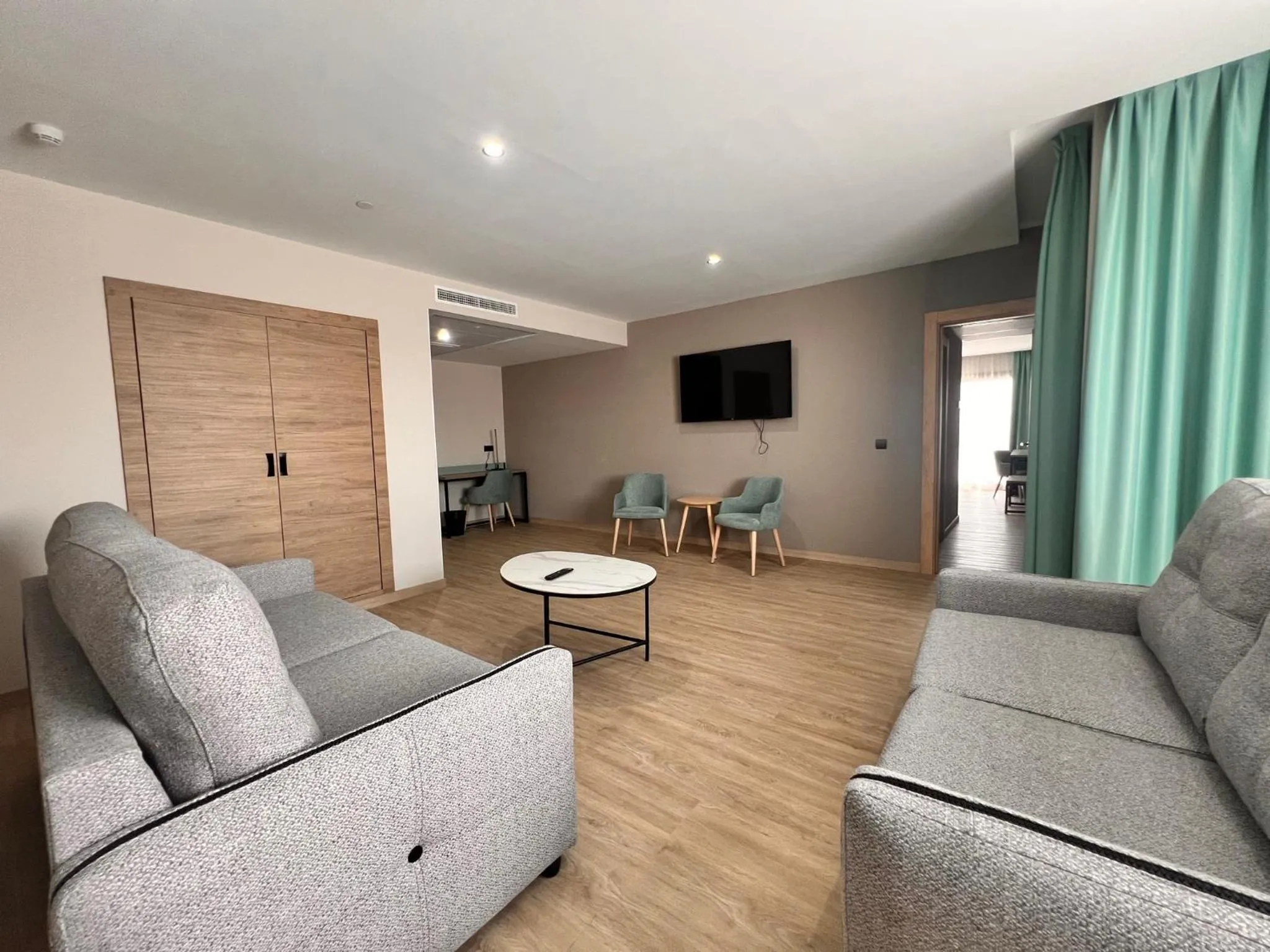 Photo of the whole room in Sercotel Maya Alicante