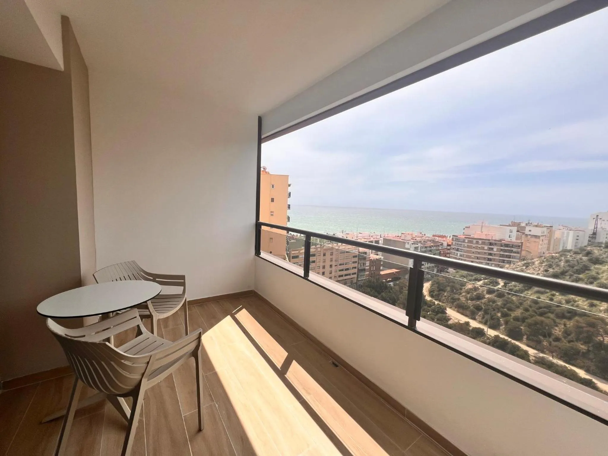 Photo of the whole room in Sercotel Maya Alicante