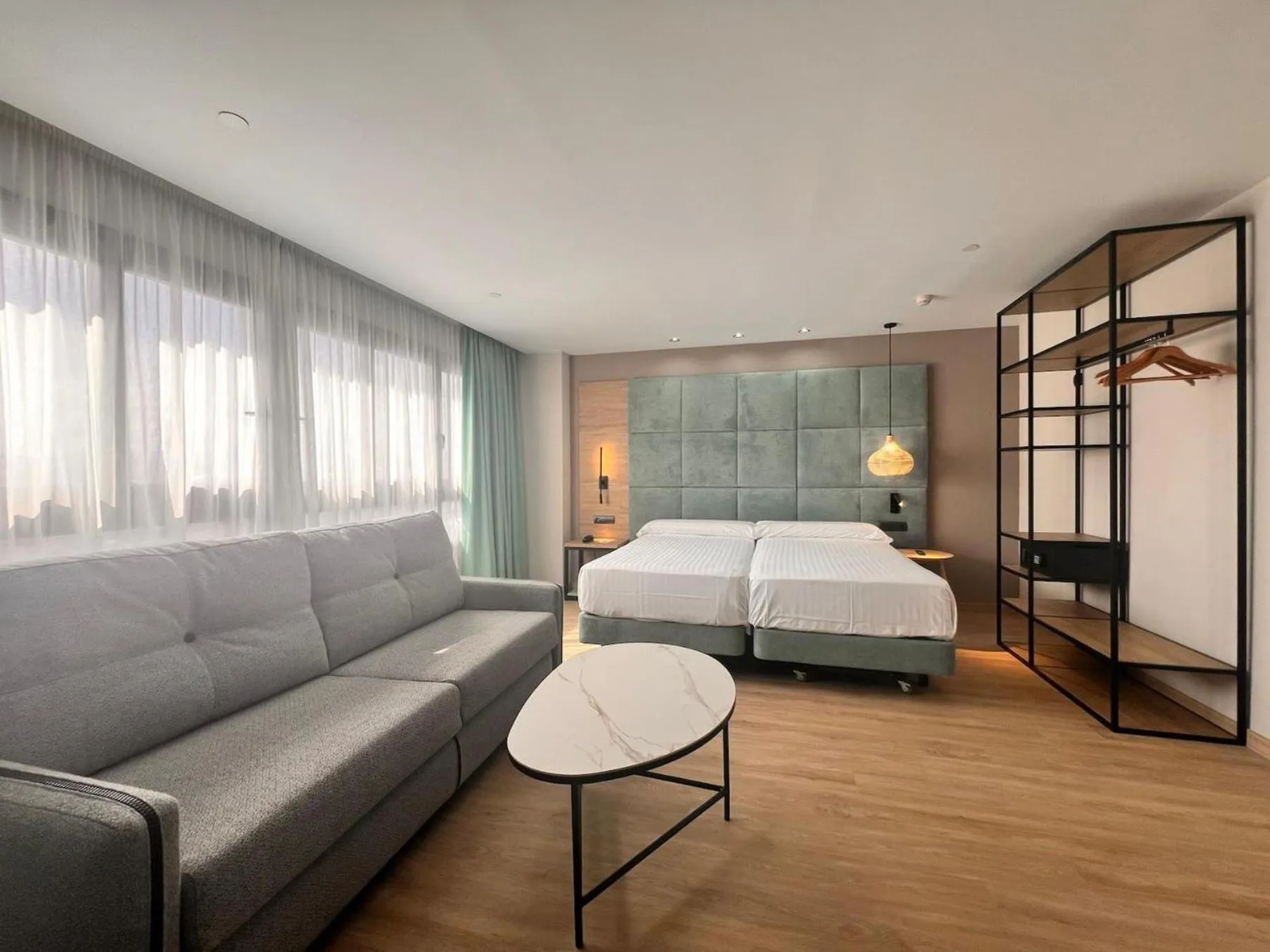 Photo of the whole room, Bed in Sercotel Maya Alicante