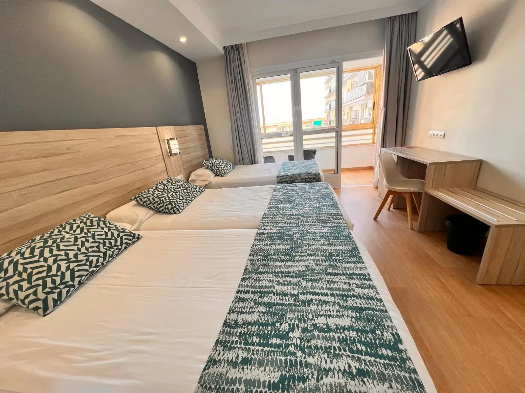 Photo of the whole room, Bed in Sercotel Maya Alicante Photo of the whole room, Bed in Sercotel Maya Alicante