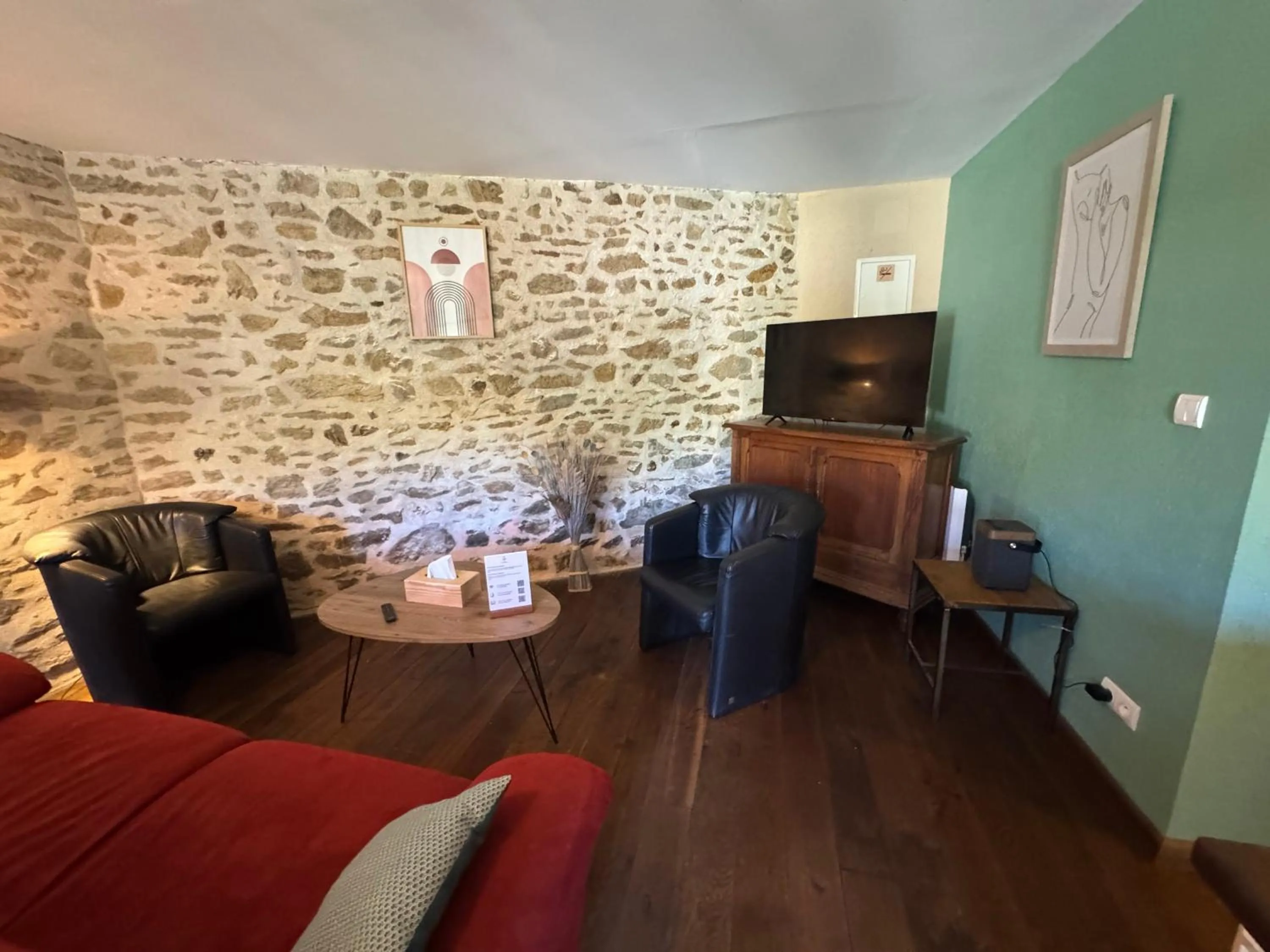 Communal lounge/ TV room in Domaine de Brise Bois - Chambres & Gîtes