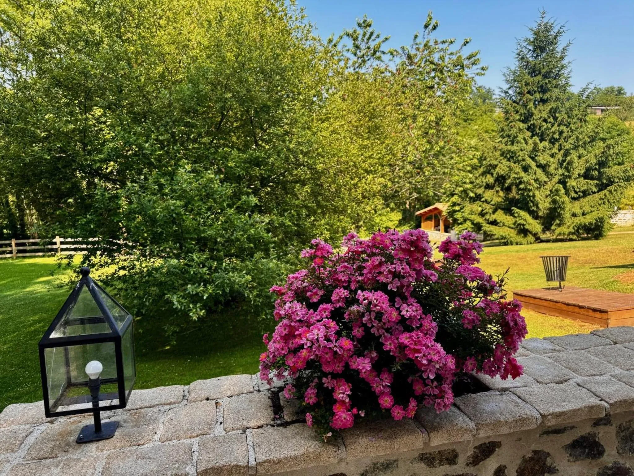 Garden view in Domaine de Brise Bois - Chambres & Gîtes