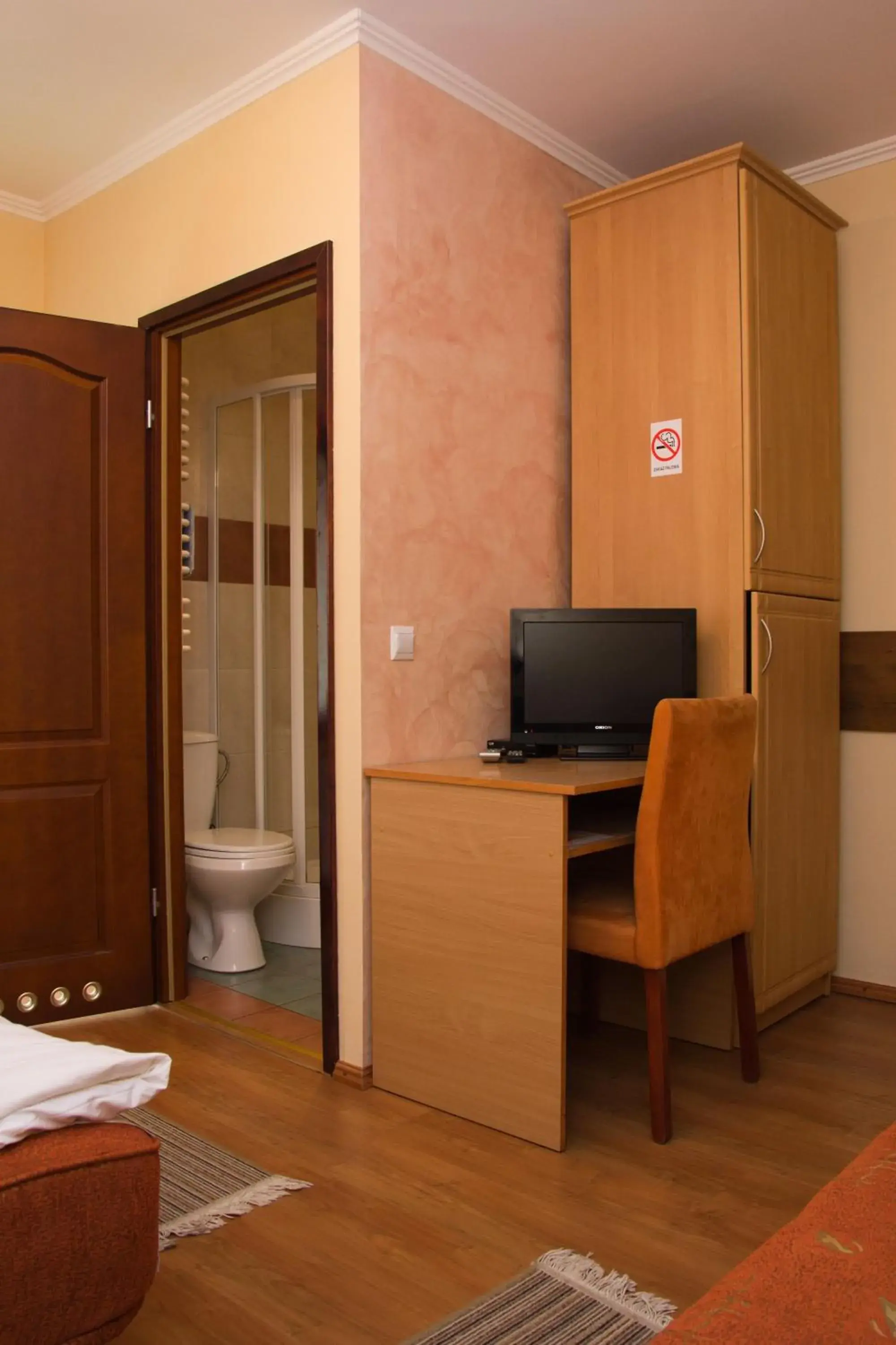 Double Room with Private Bathroom - single occupancy in Dom Gościnny Pod Górą Double Room with Private Bathroom - single occupancy in Dom Gościnny Pod Górą
