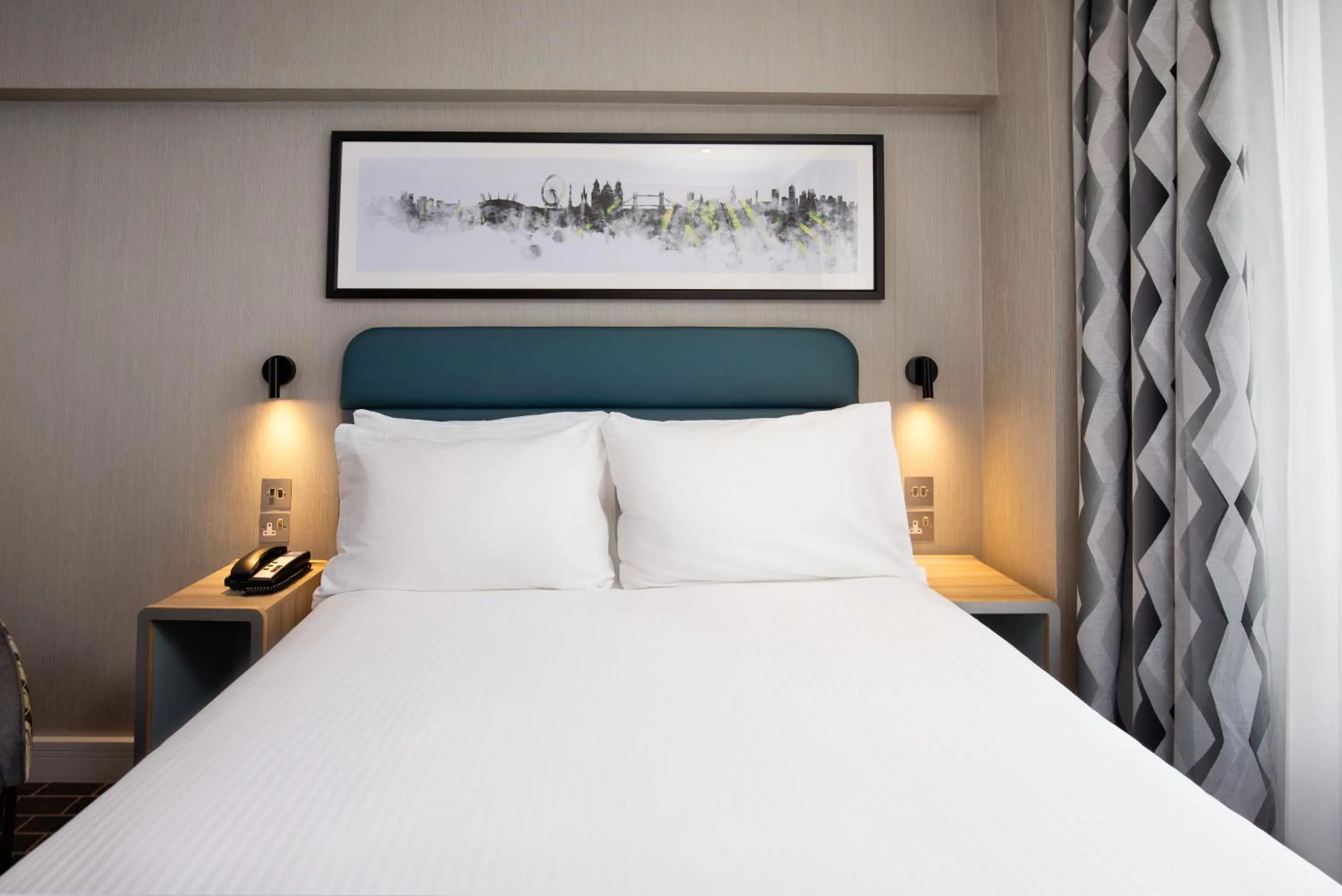 Bedroom, Bed in City Sleeper at Royal National Hotel