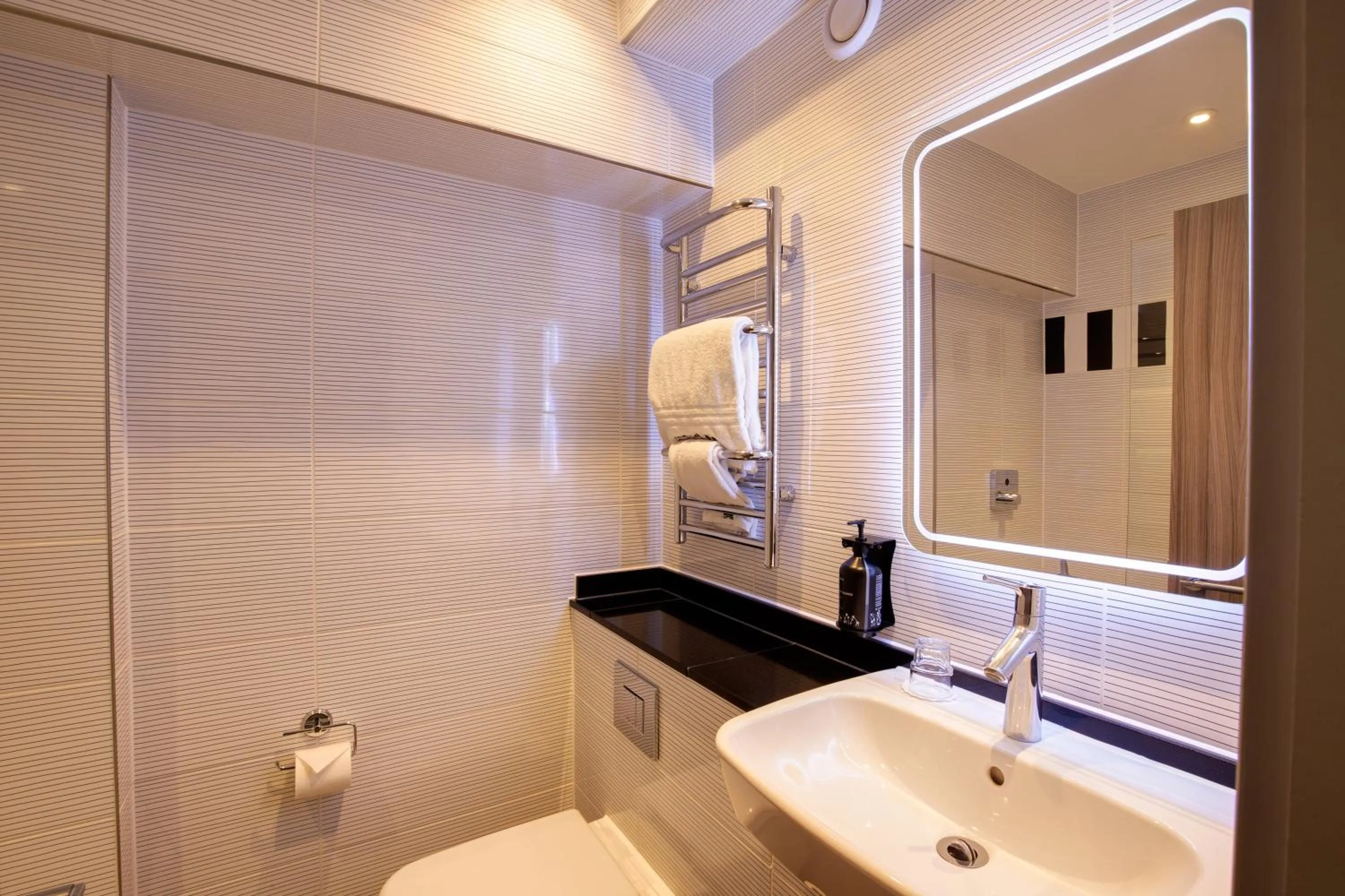 Bathroom in City Sleeper at Royal National Hotel