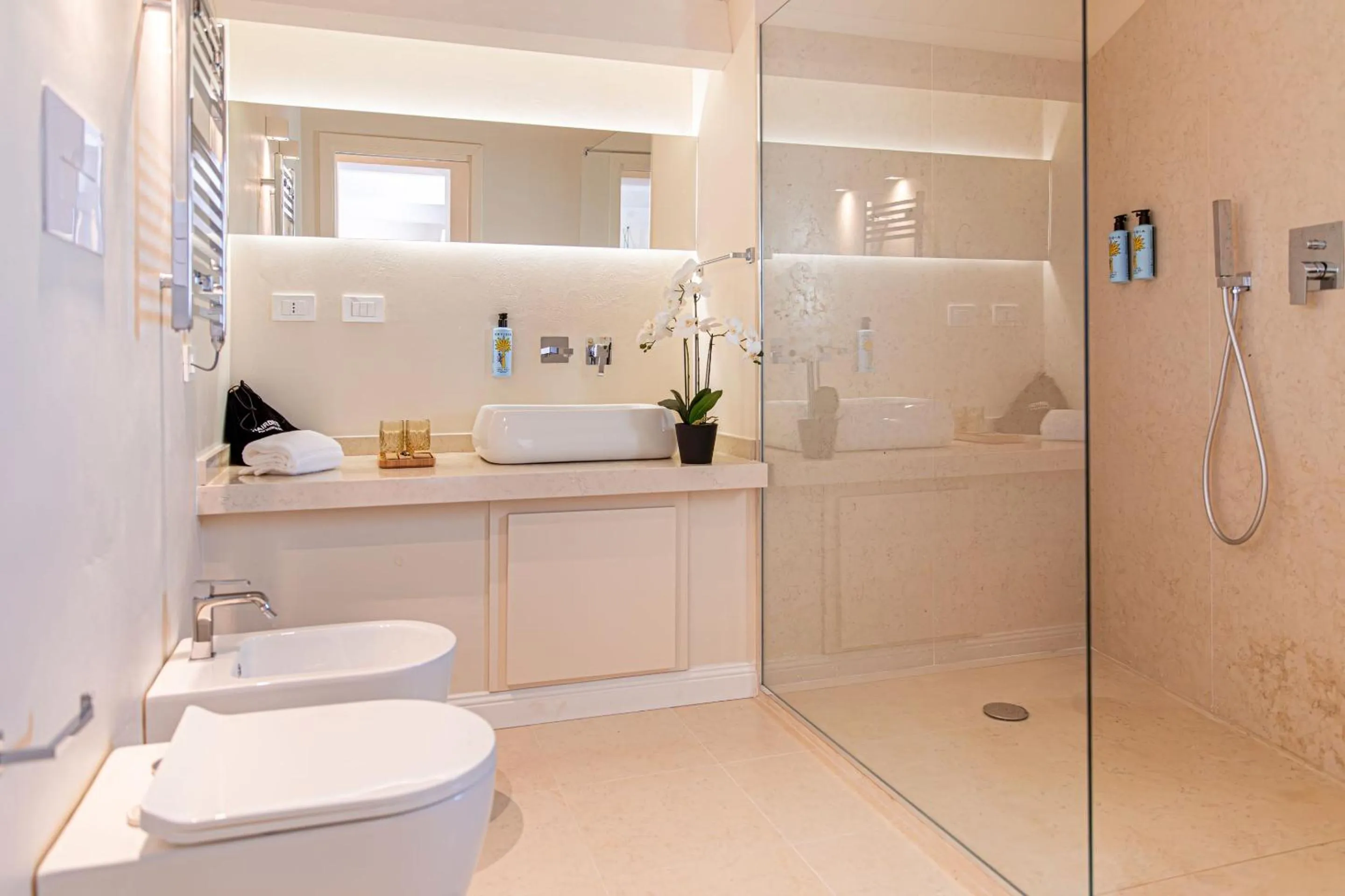 Shower in Costamante Suites & Spa