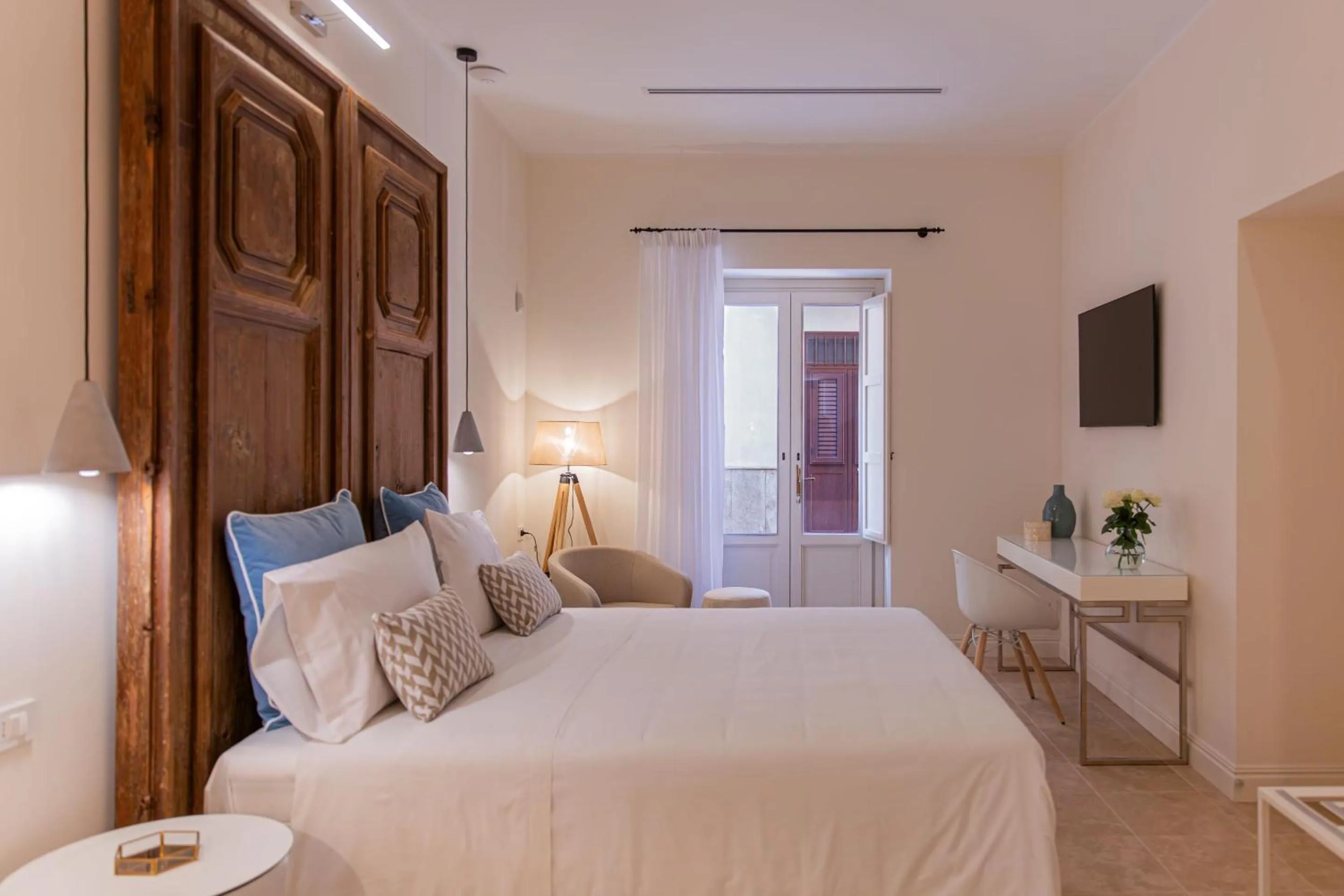 Bed in Costamante Suites & Spa