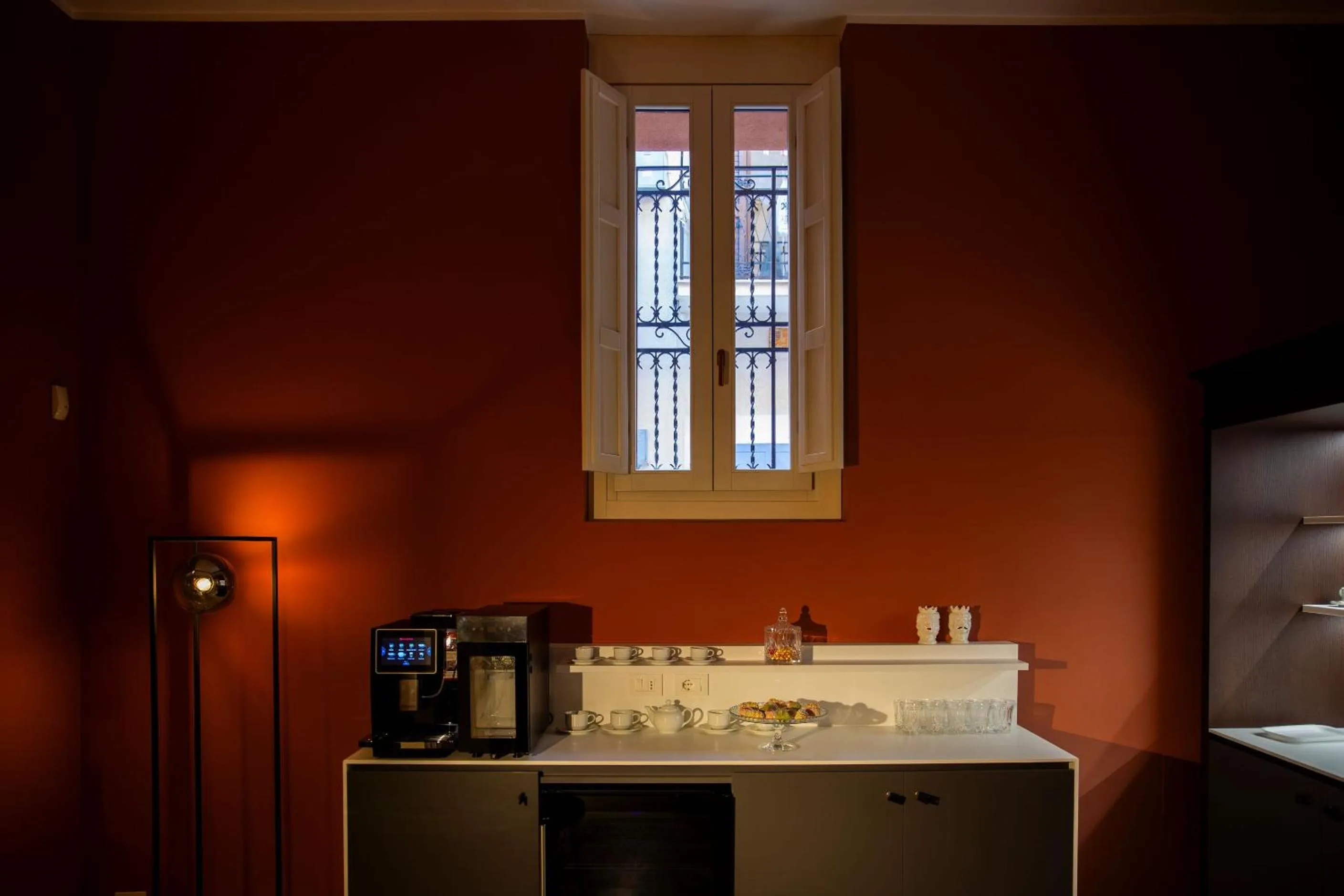 Coffee/tea facilities in Costamante Suites & Spa