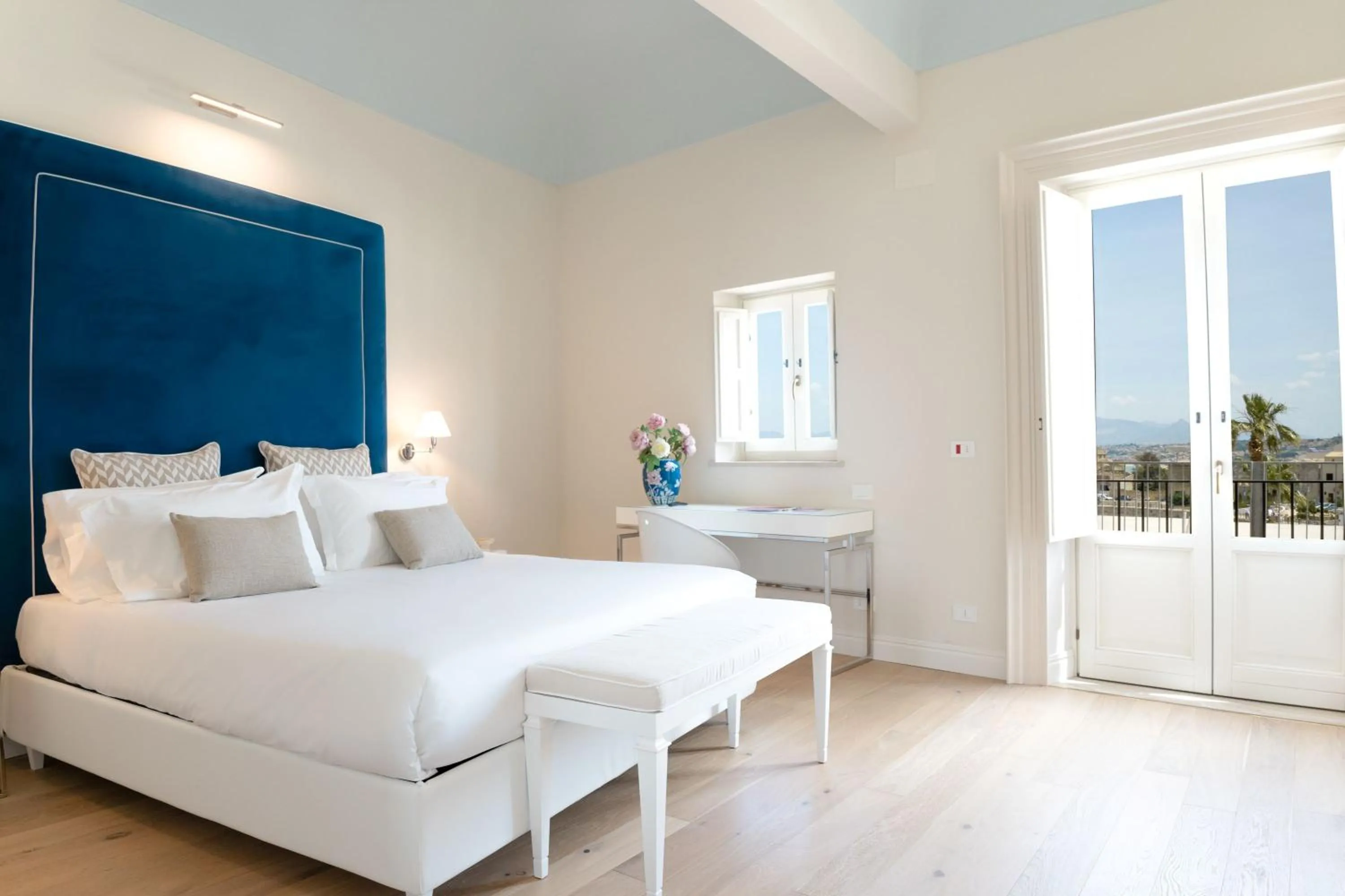 Photo of the whole room, Bed in Costamante Suites & Spa