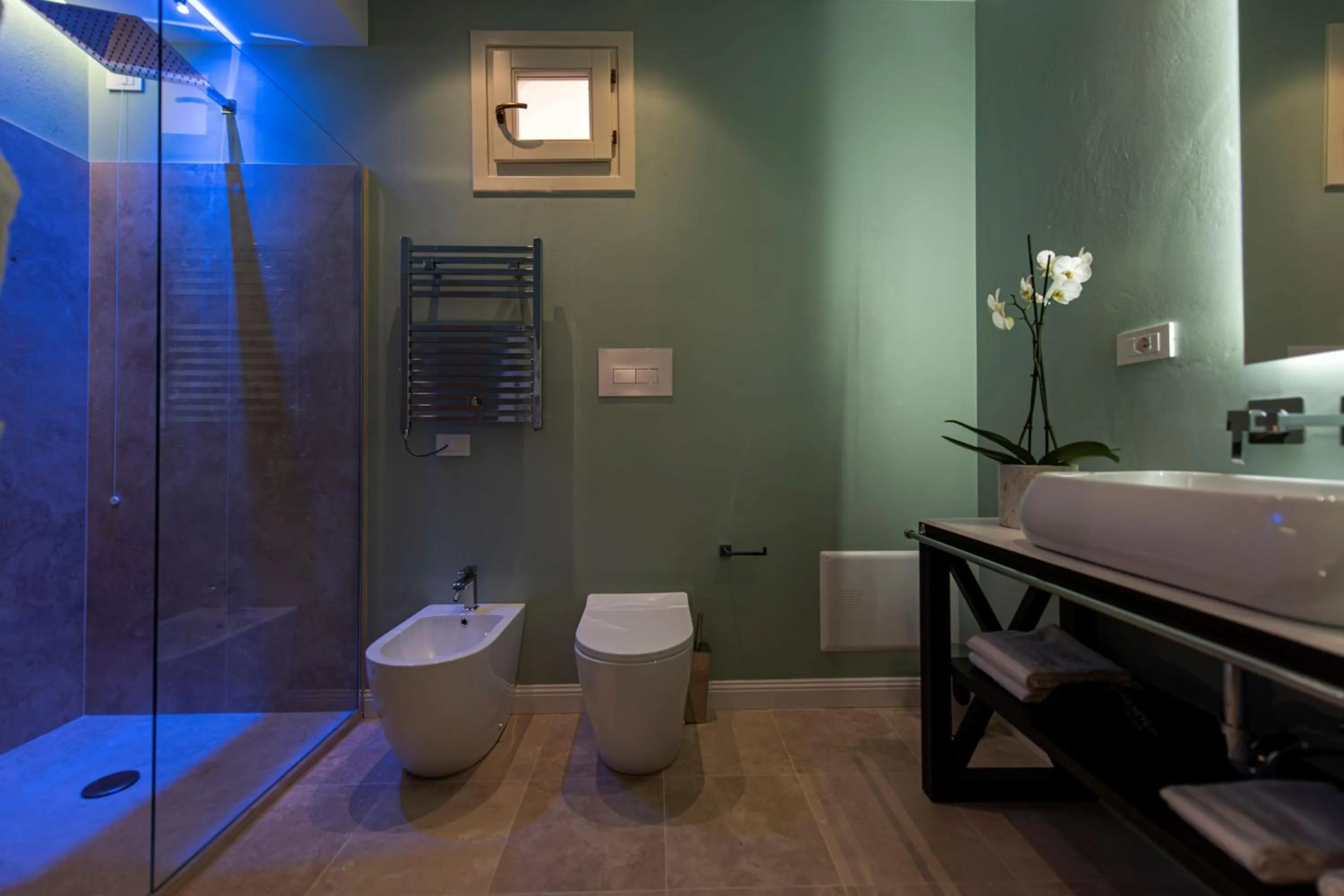 Shower in Costamante Suites & Spa