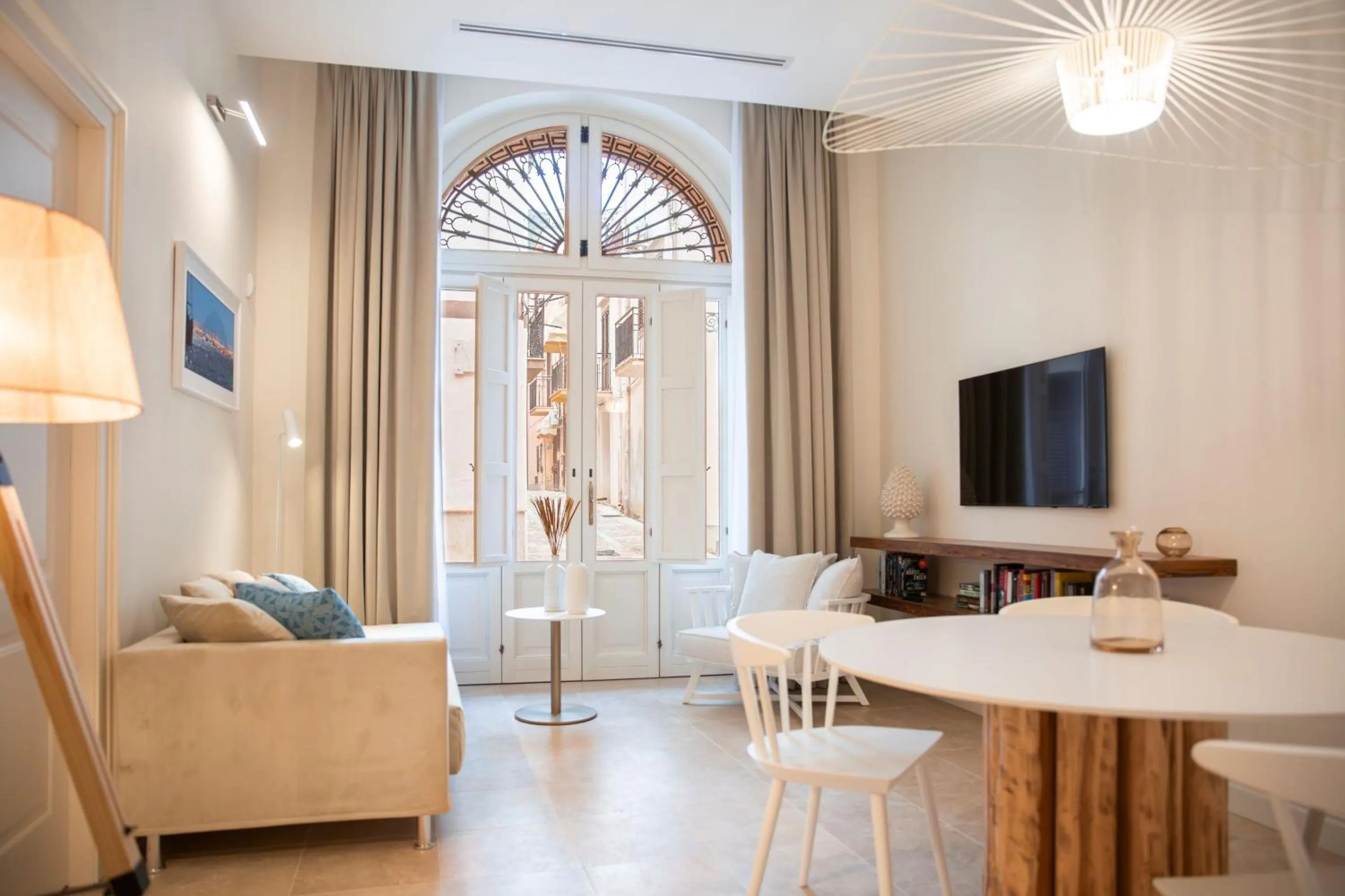 TV and multimedia in Costamante Suites & Spa