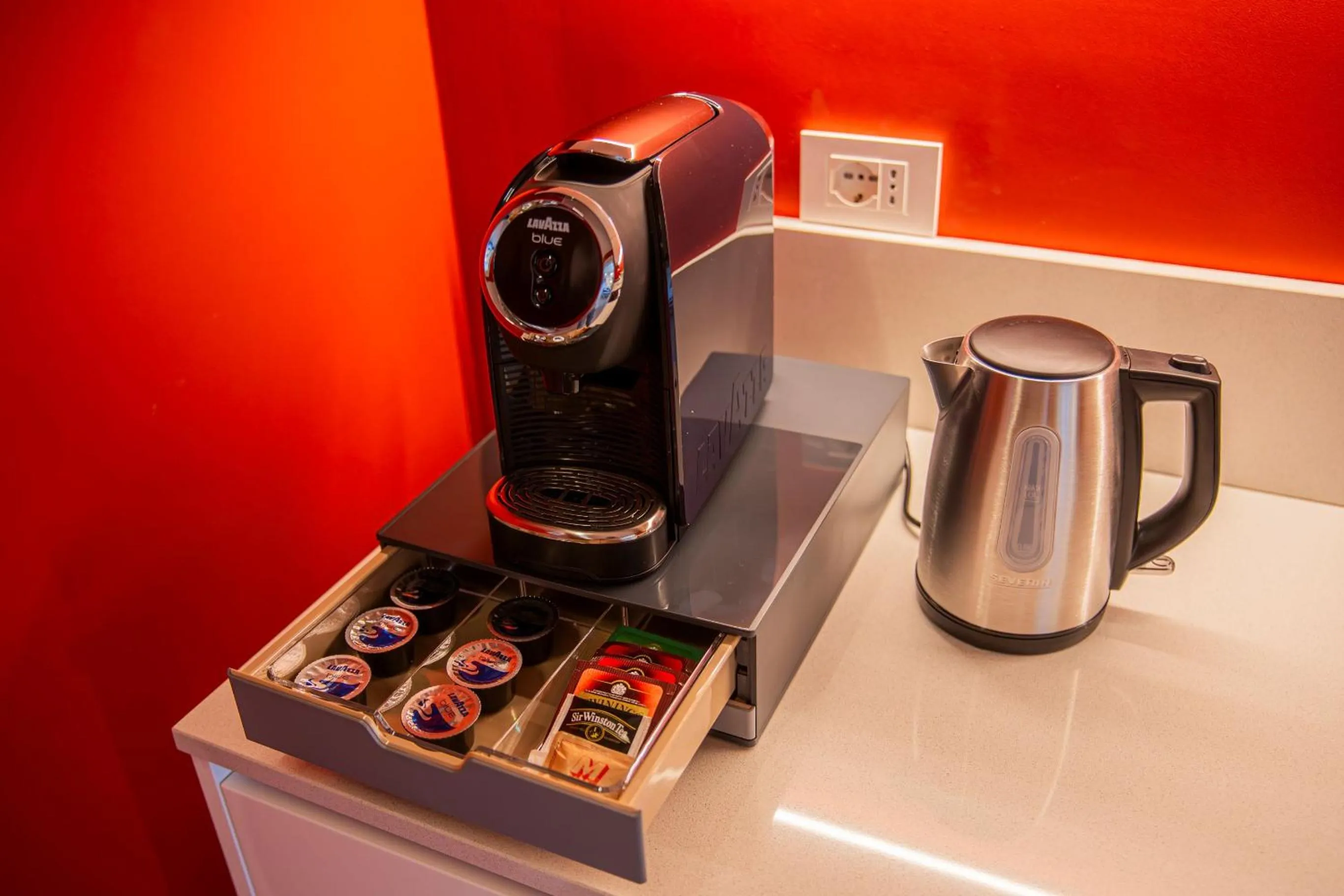 Coffee/tea facilities in Costamante Suites & Spa