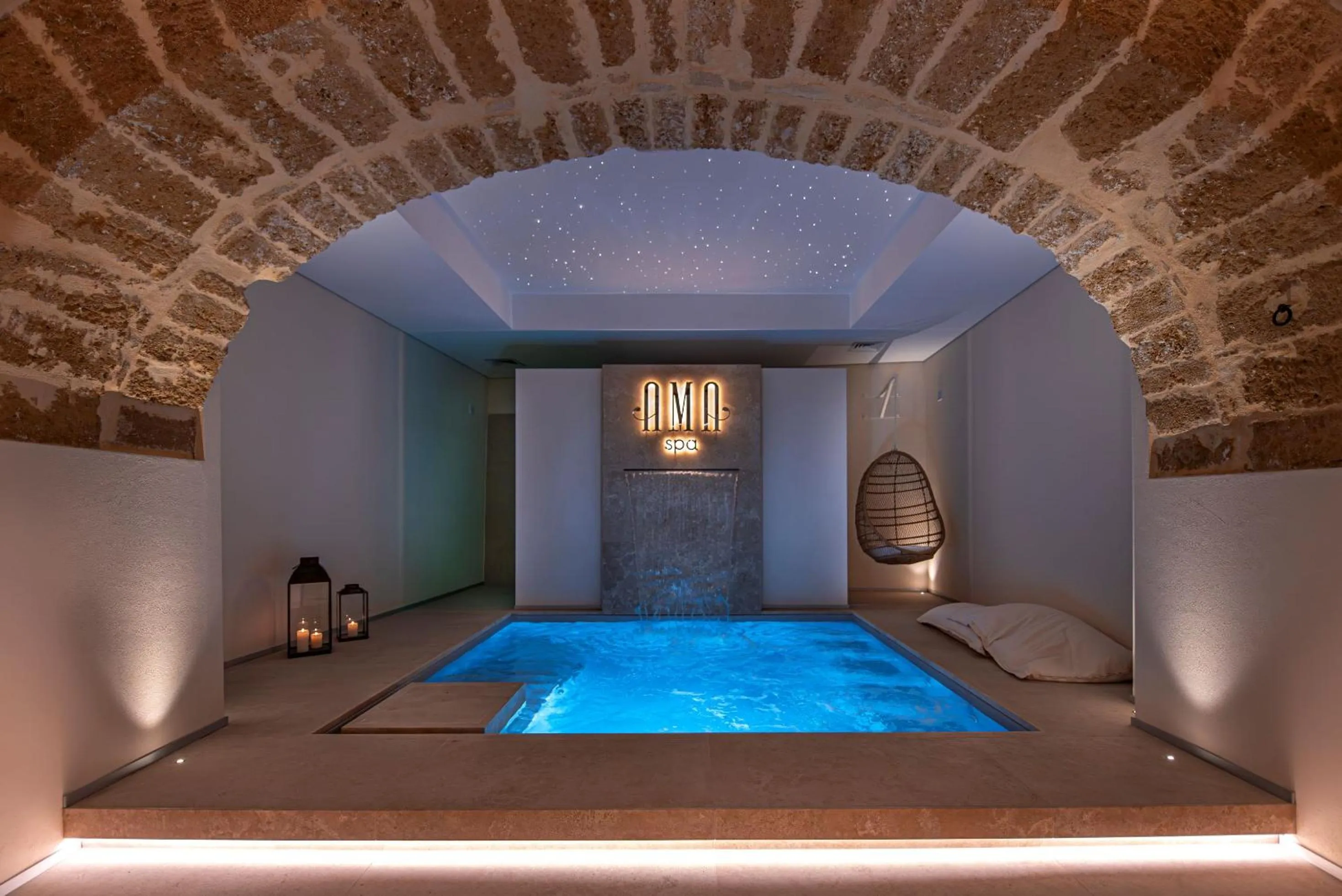 Hot Tub in Costamante Suites & Spa