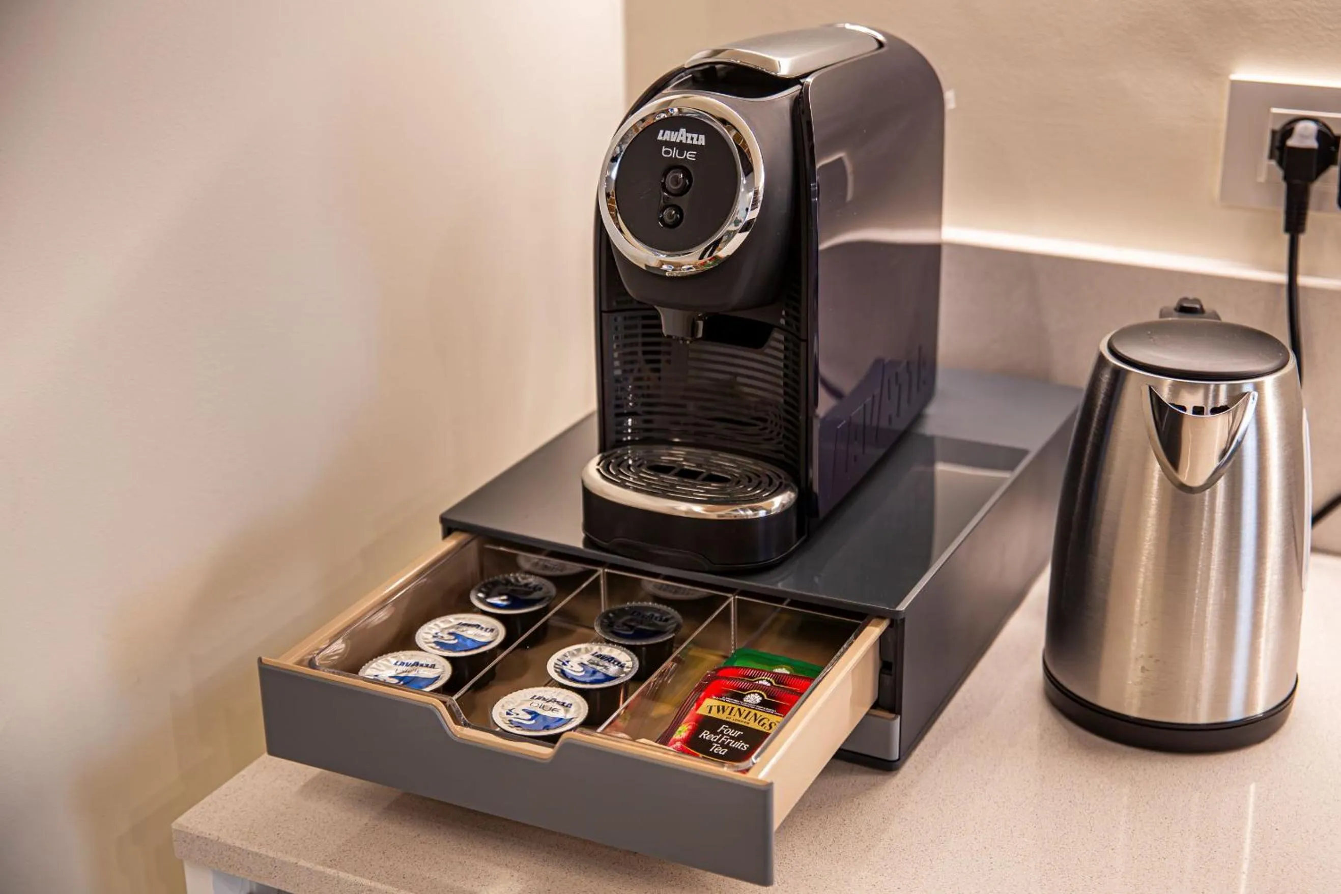 Coffee/tea facilities in Costamante Suites & Spa