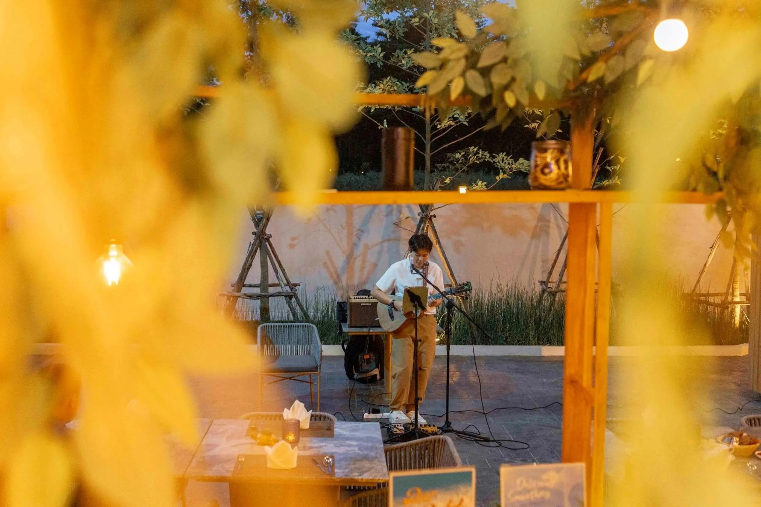 Restaurant/places to eat in Phuket Emerald Beach Resort