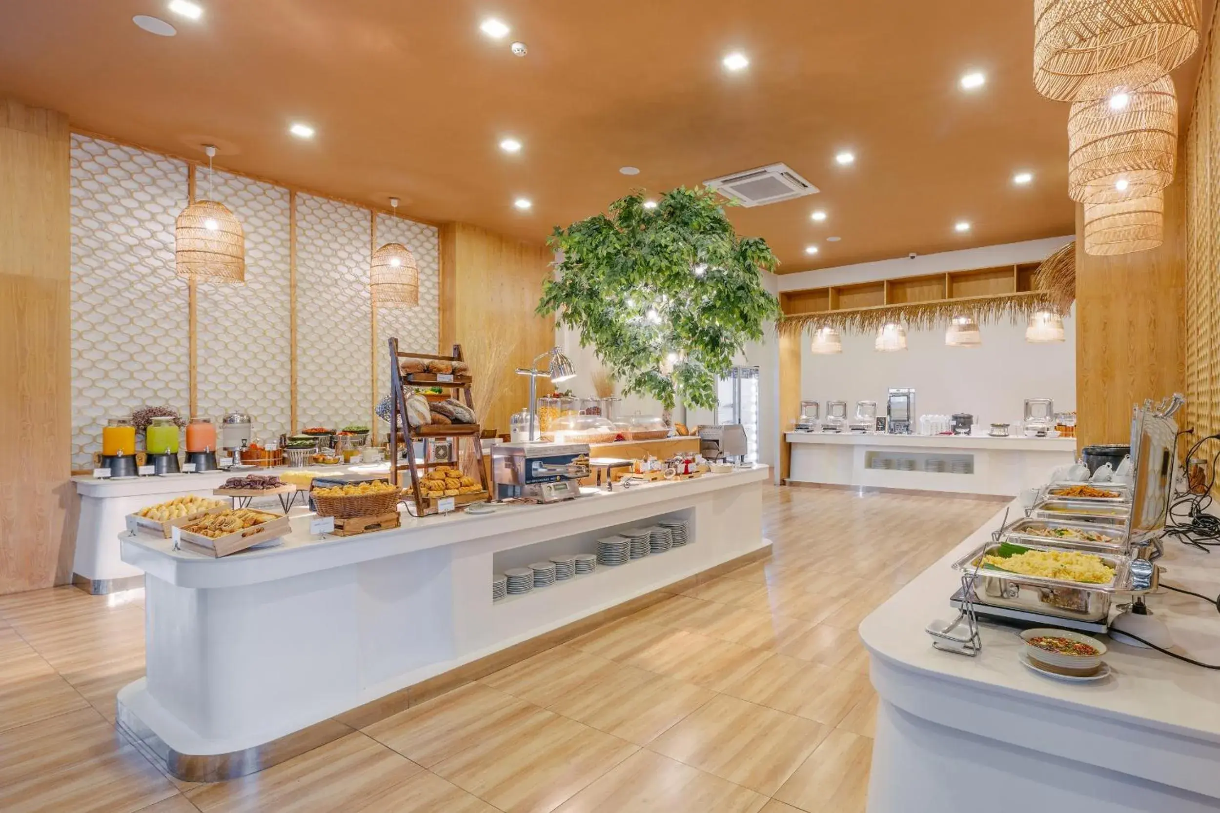 Restaurant/places to eat in Phuket Emerald Beach Resort Restaurant/places to eat in Phuket Emerald Beach Resort