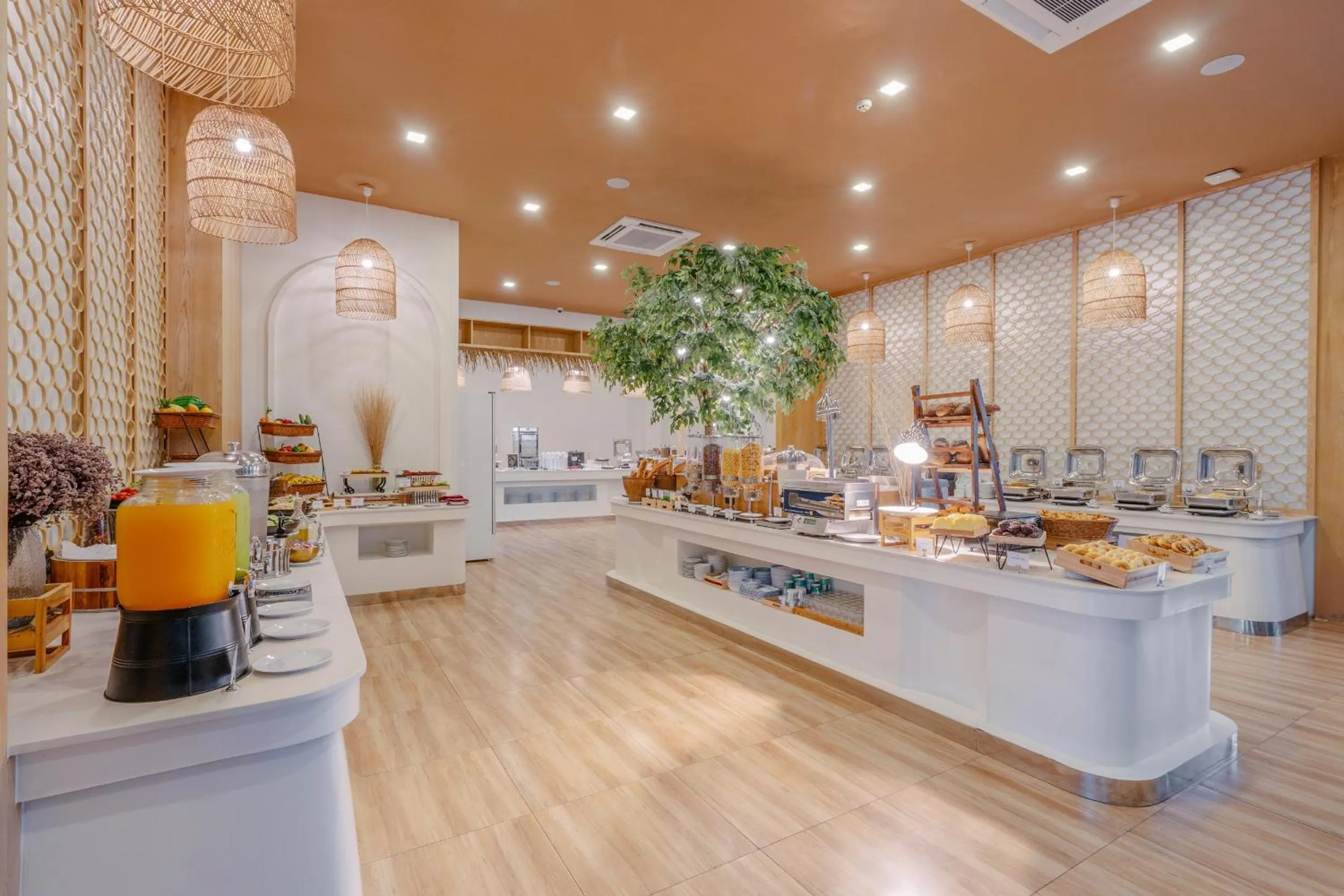 Restaurant/places to eat in Phuket Emerald Beach Resort