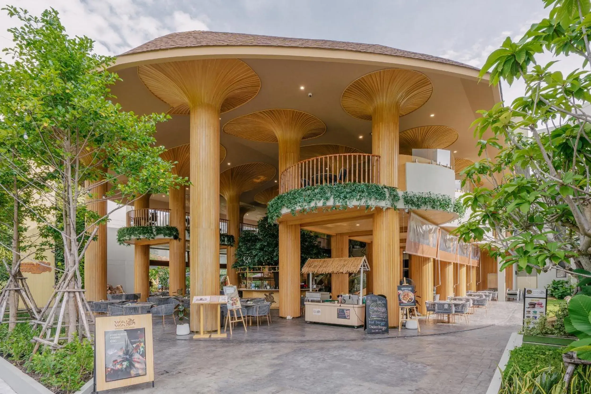 Restaurant/places to eat in Phuket Emerald Beach Resort Restaurant/places to eat in Phuket Emerald Beach Resort