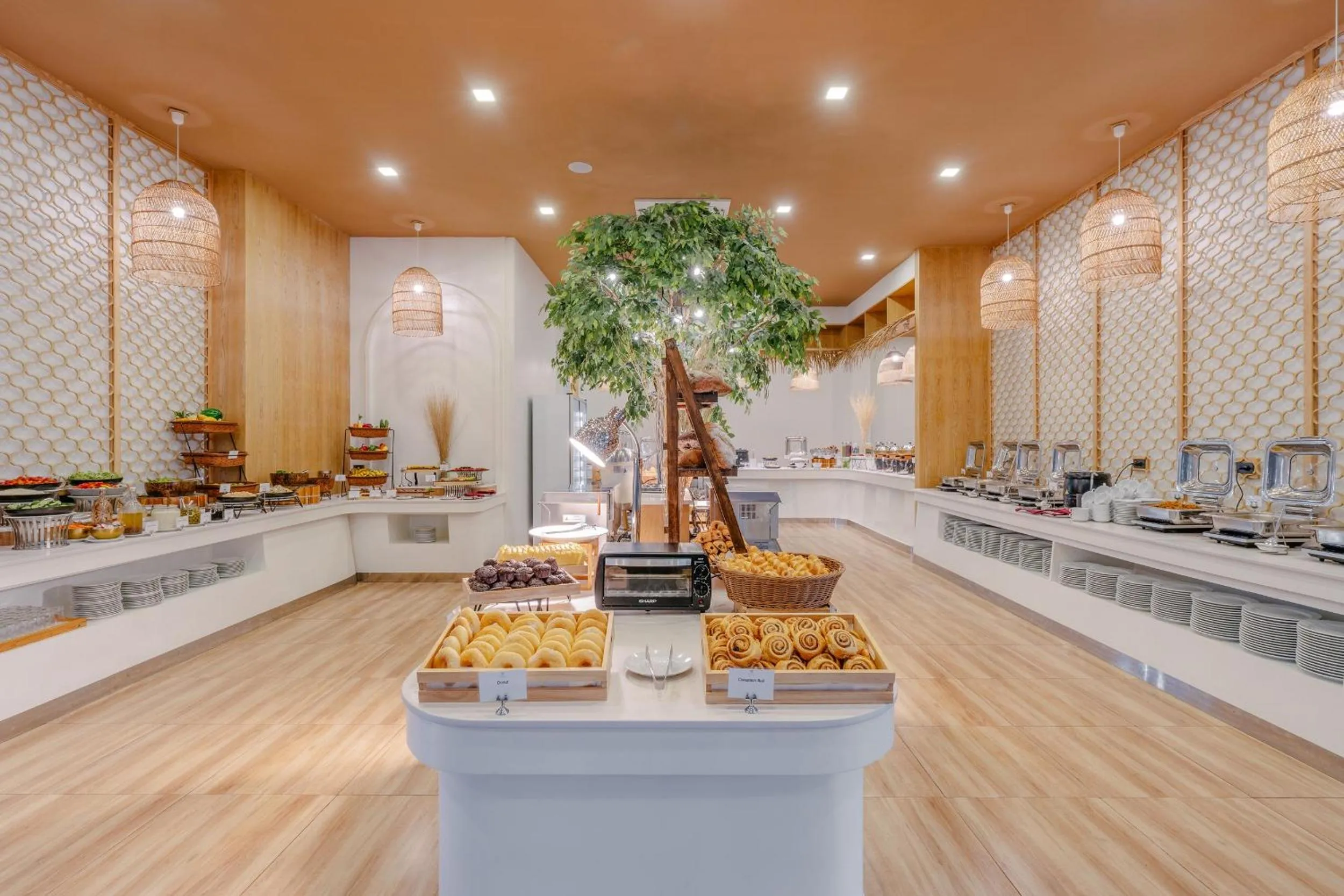 Restaurant/places to eat in Phuket Emerald Beach Resort