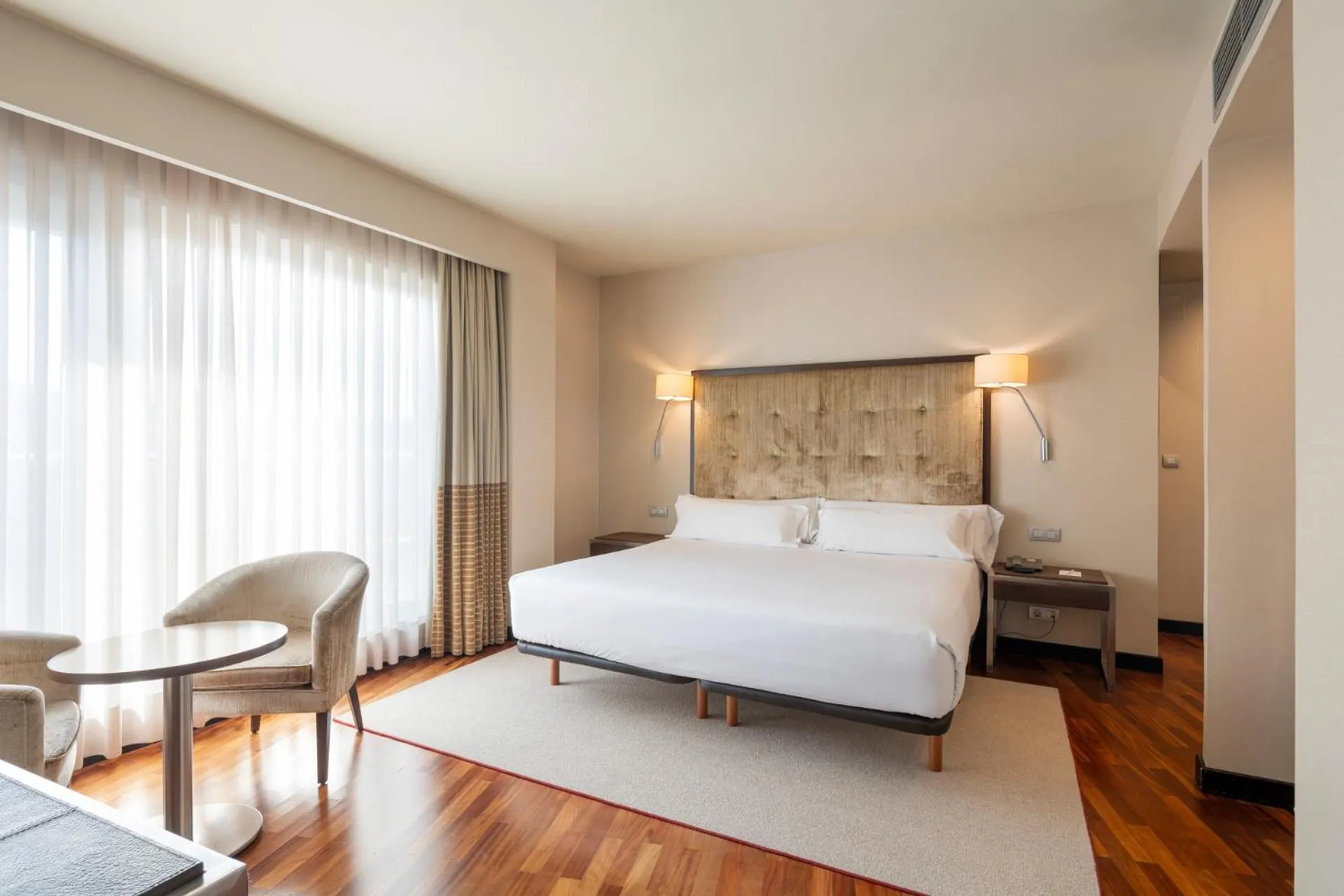 Photo of the whole room, Bed in Attica21 Coruña