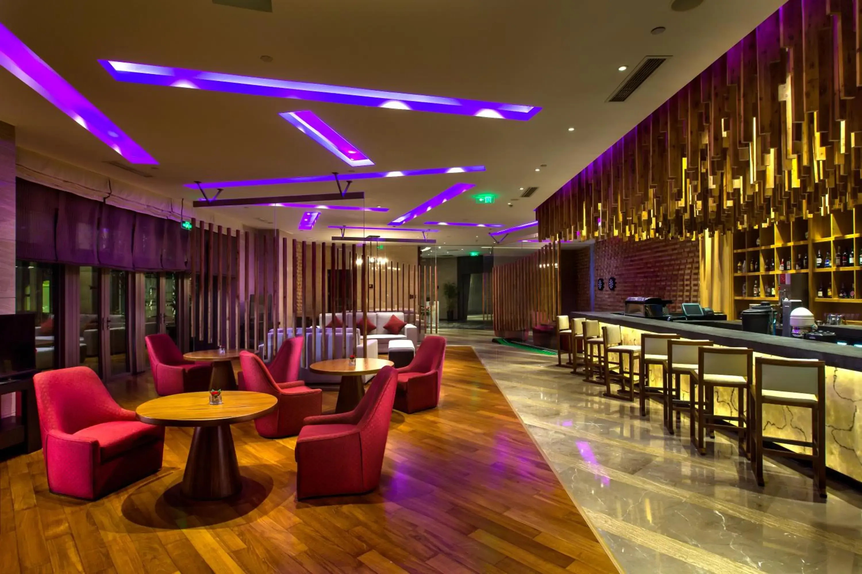 Lounge or bar in Crowne Plaza Chongqing New North Zone by IHG Lounge or bar in Crowne Plaza Chongqing New North Zone by IHG