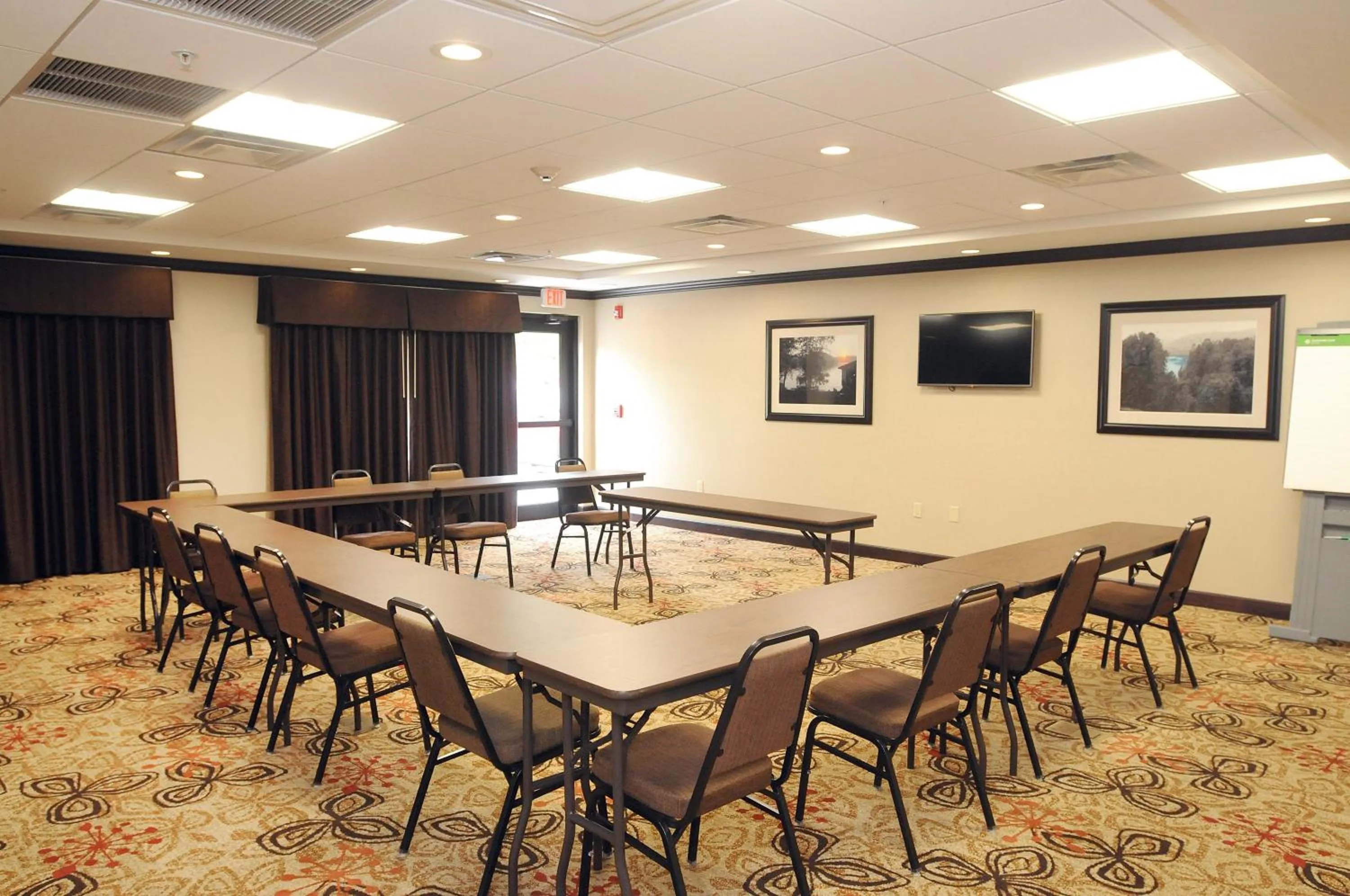 Meeting/conference room in Holiday Inn Express & Suites Cambridge by IHG