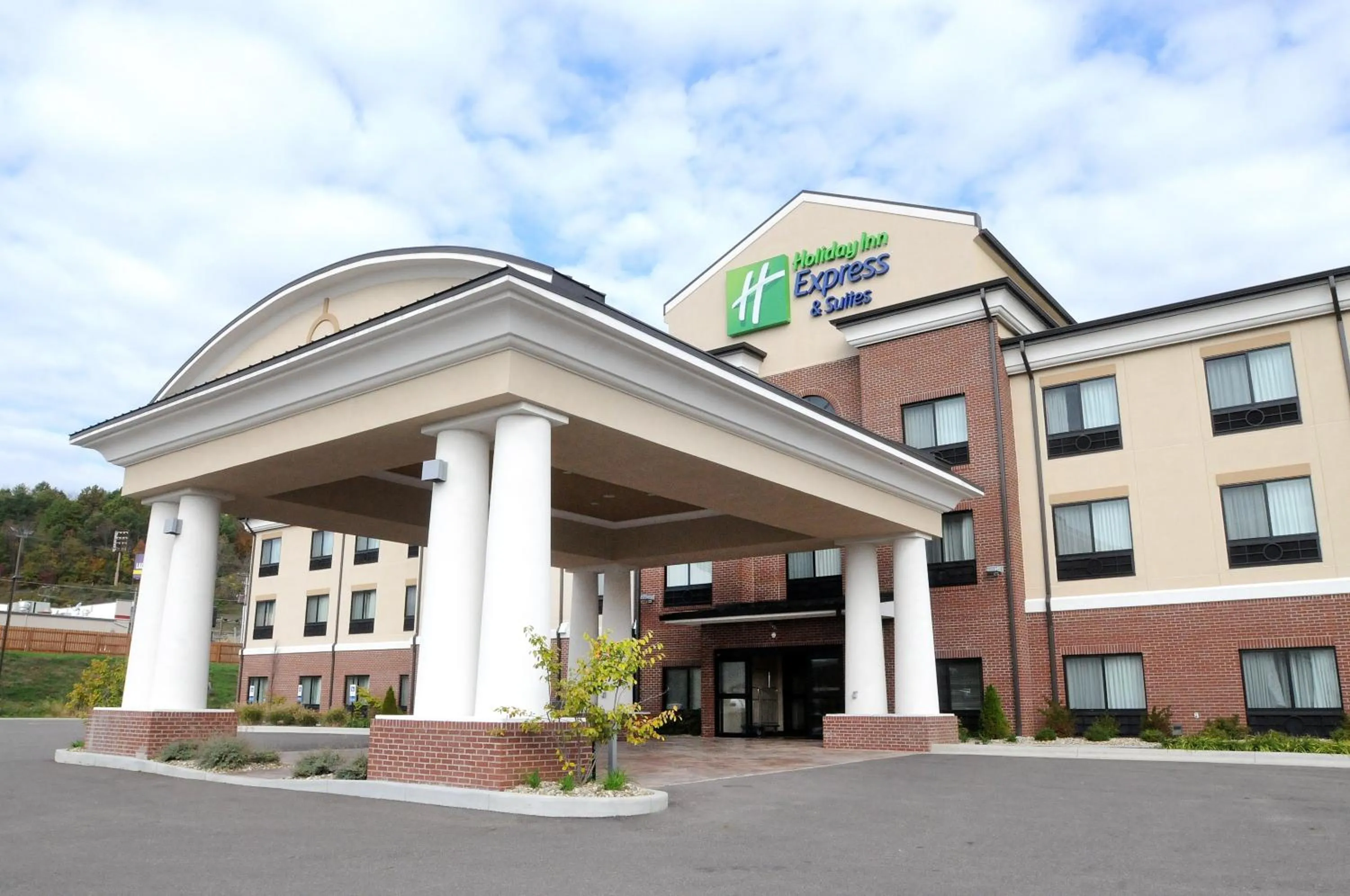 Property building in Holiday Inn Express & Suites Cambridge by IHG