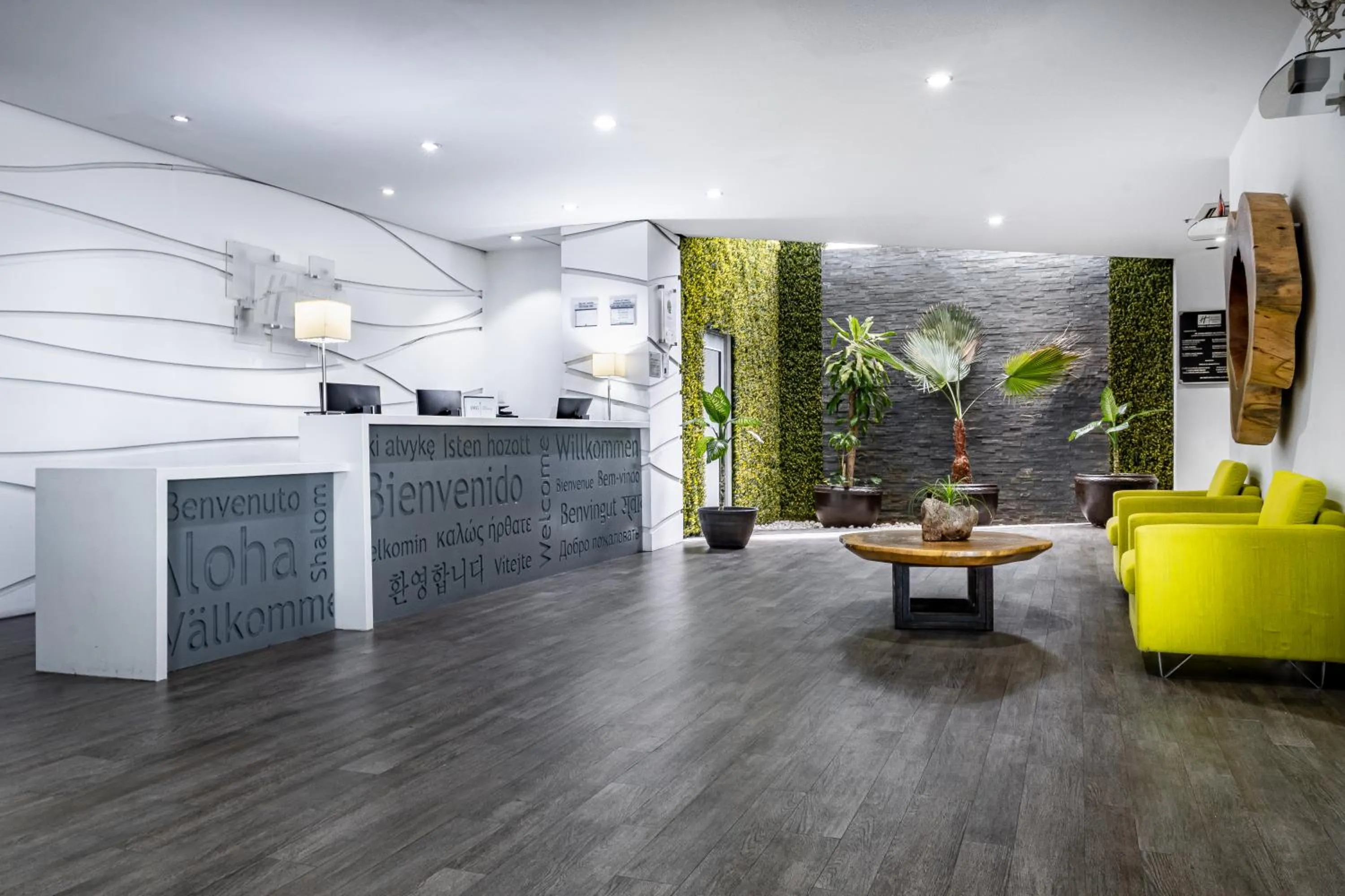 Lobby or reception in Holiday Inn Express & Suites Puebla Angelopolis by IHG