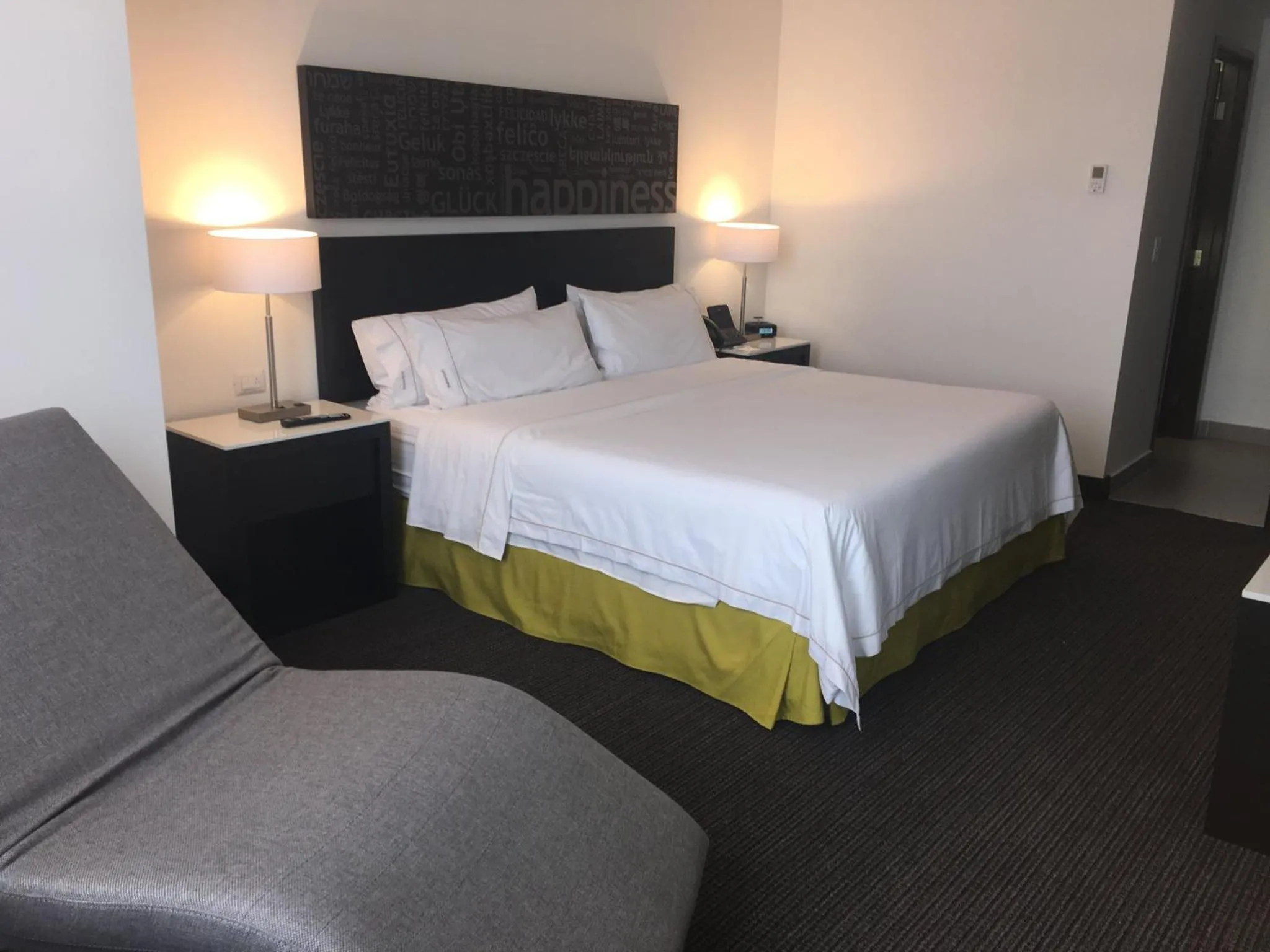 Photo of the whole room, Bed in Holiday Inn Express & Suites Puebla Angelopolis by IHG