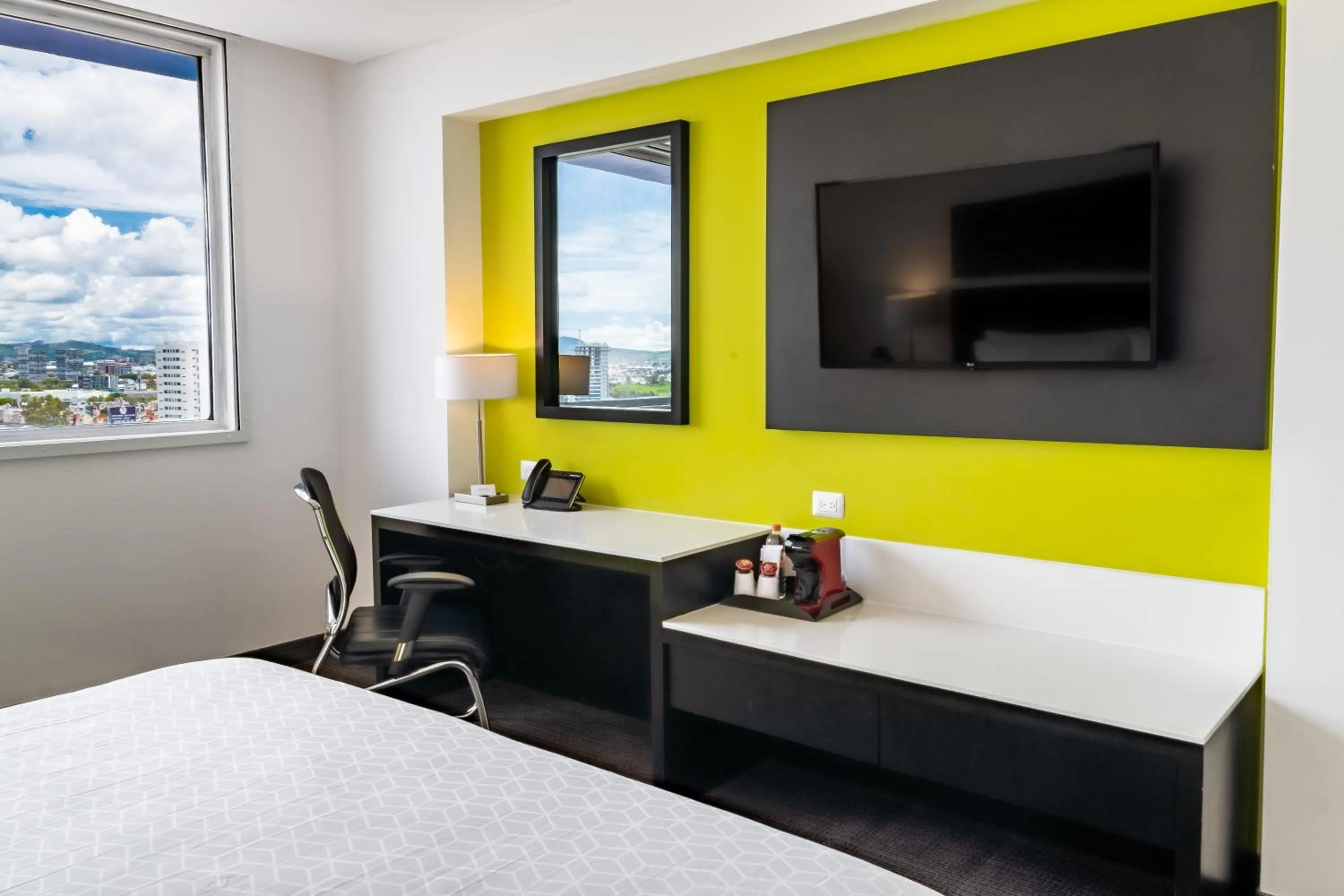 Bed in Holiday Inn Express & Suites Puebla Angelopolis by IHG