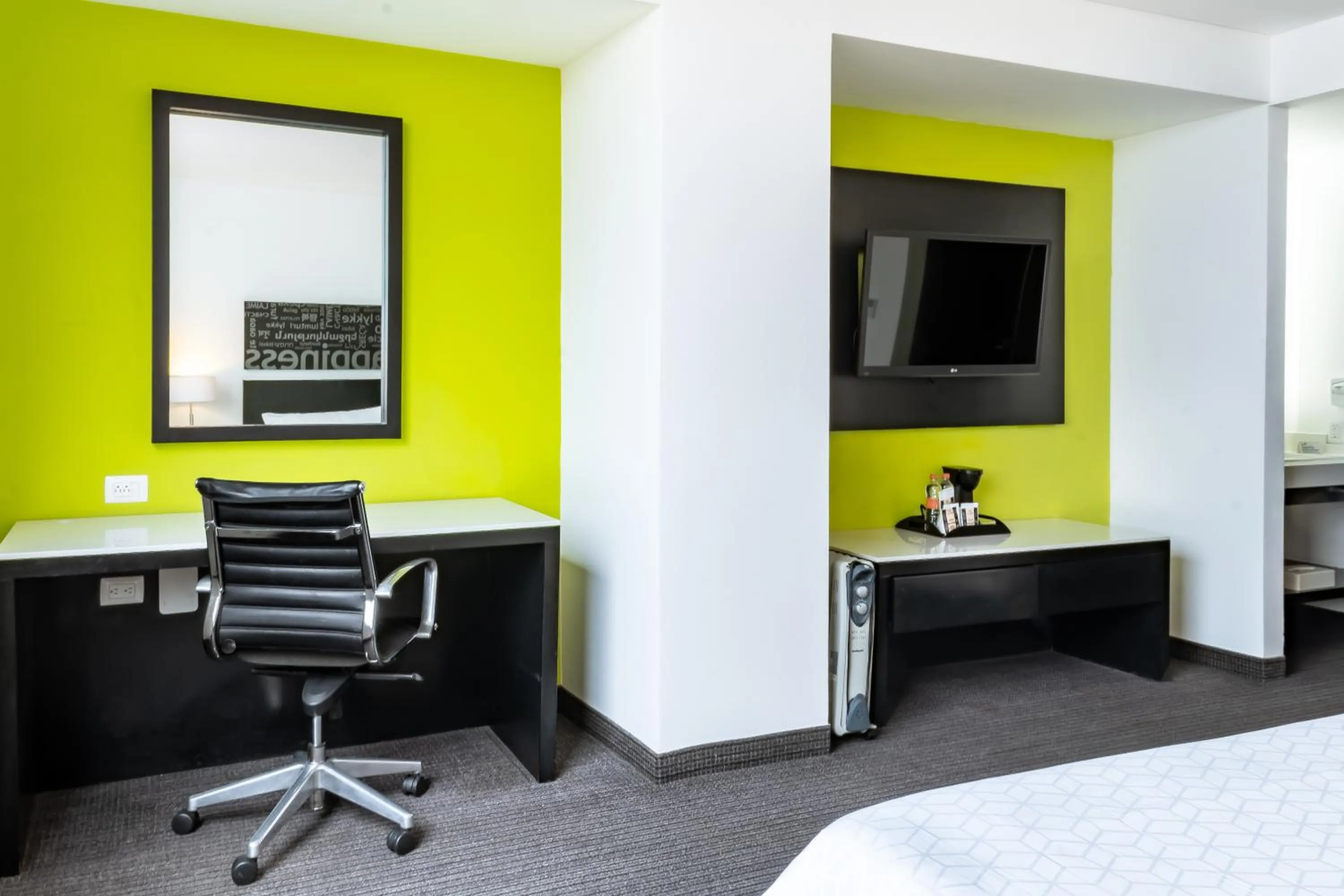 TV and multimedia, Bed in Holiday Inn Express & Suites Puebla Angelopolis by IHG